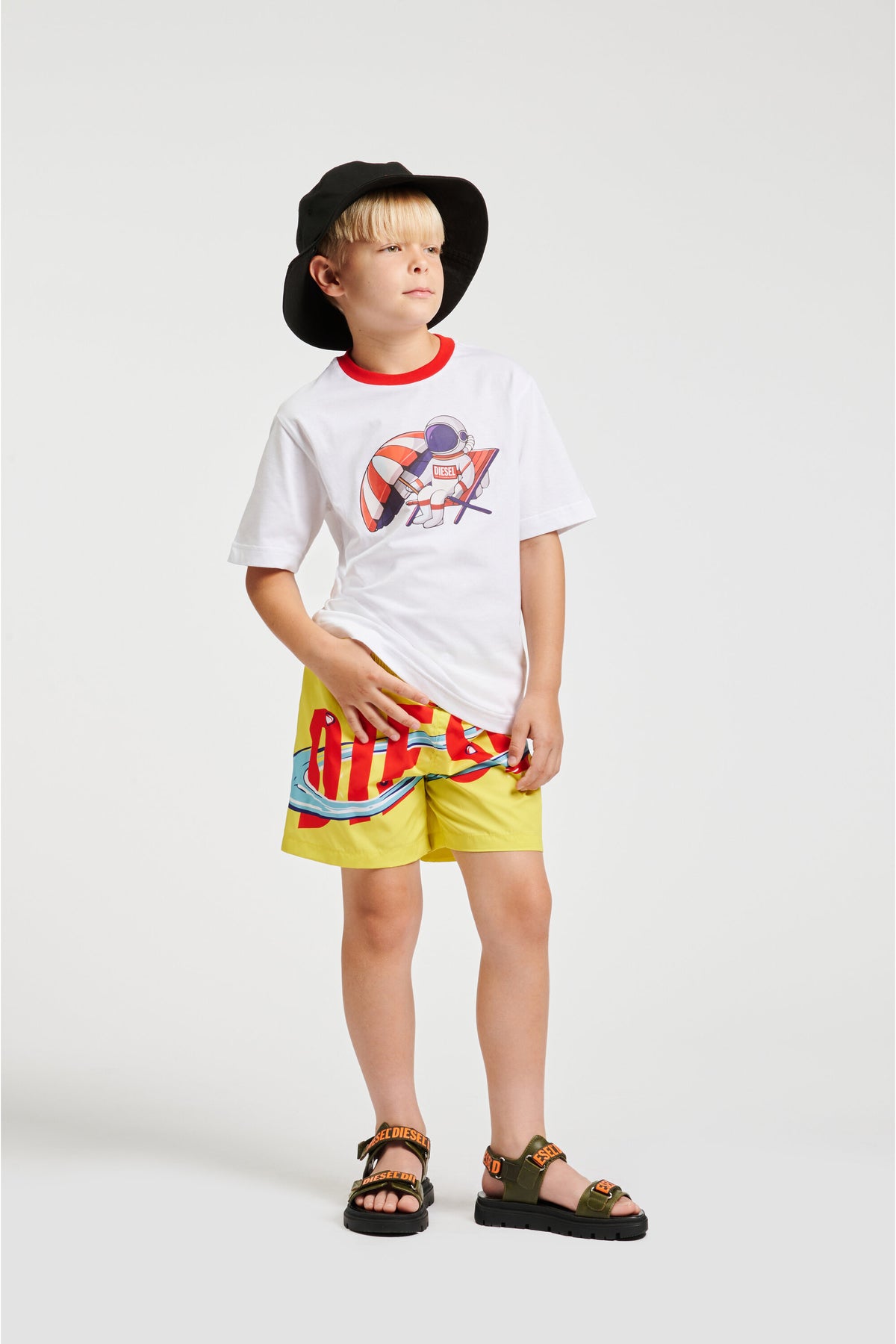 ロゴ入りTシャツ