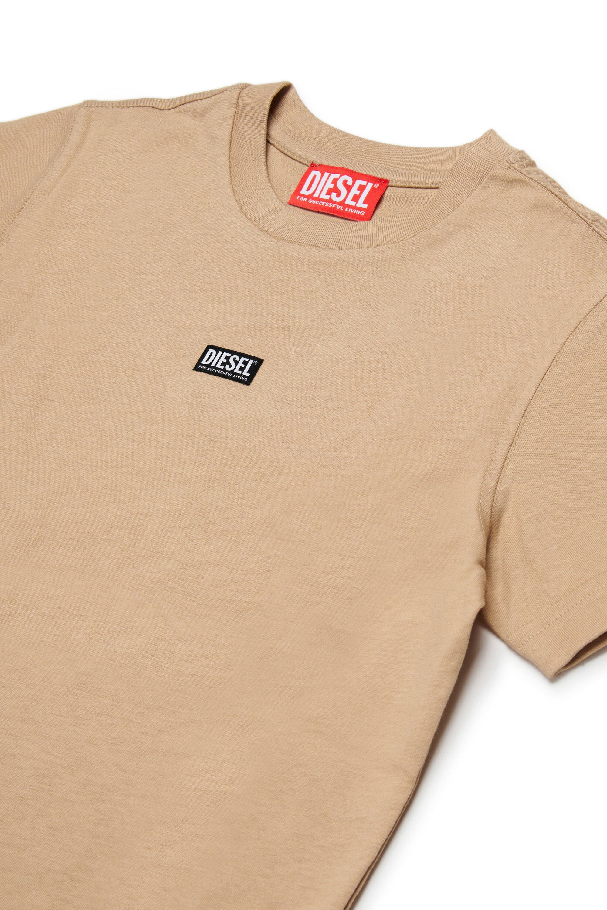 ロゴ入りTシャツ