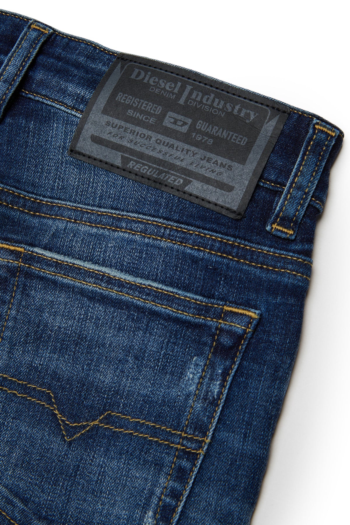 Relaxed fit jeans in medium blue wash - D-Maki