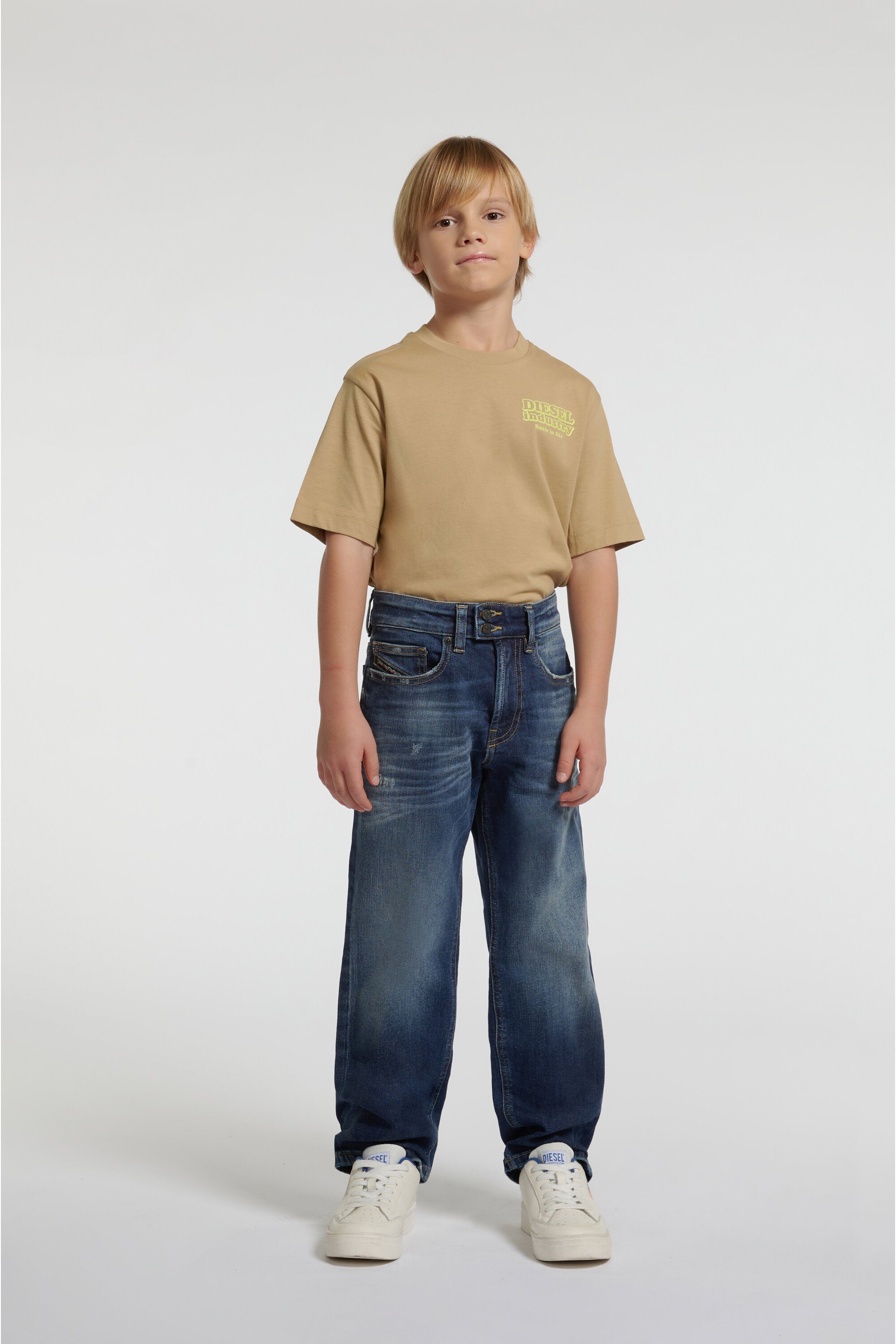 Relaxed fit jeans in medium blue wash - D-Maki