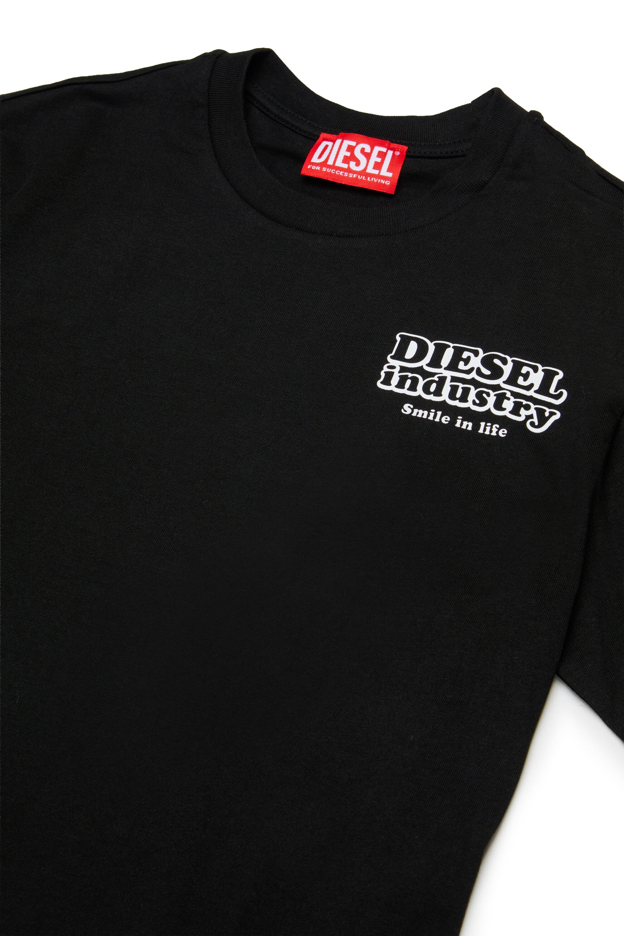 ロゴ入りTシャツ