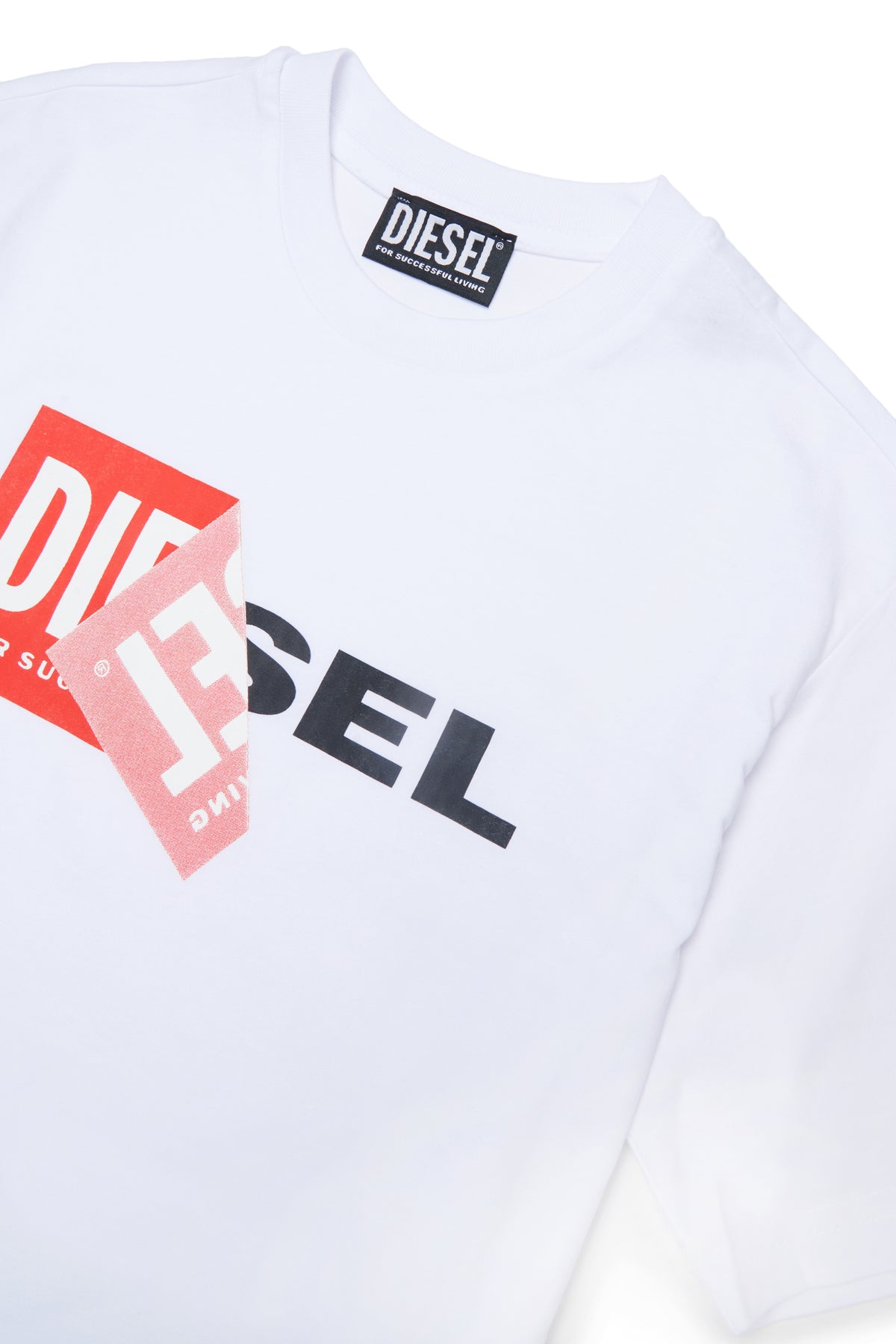 ロゴ付きTシャツ