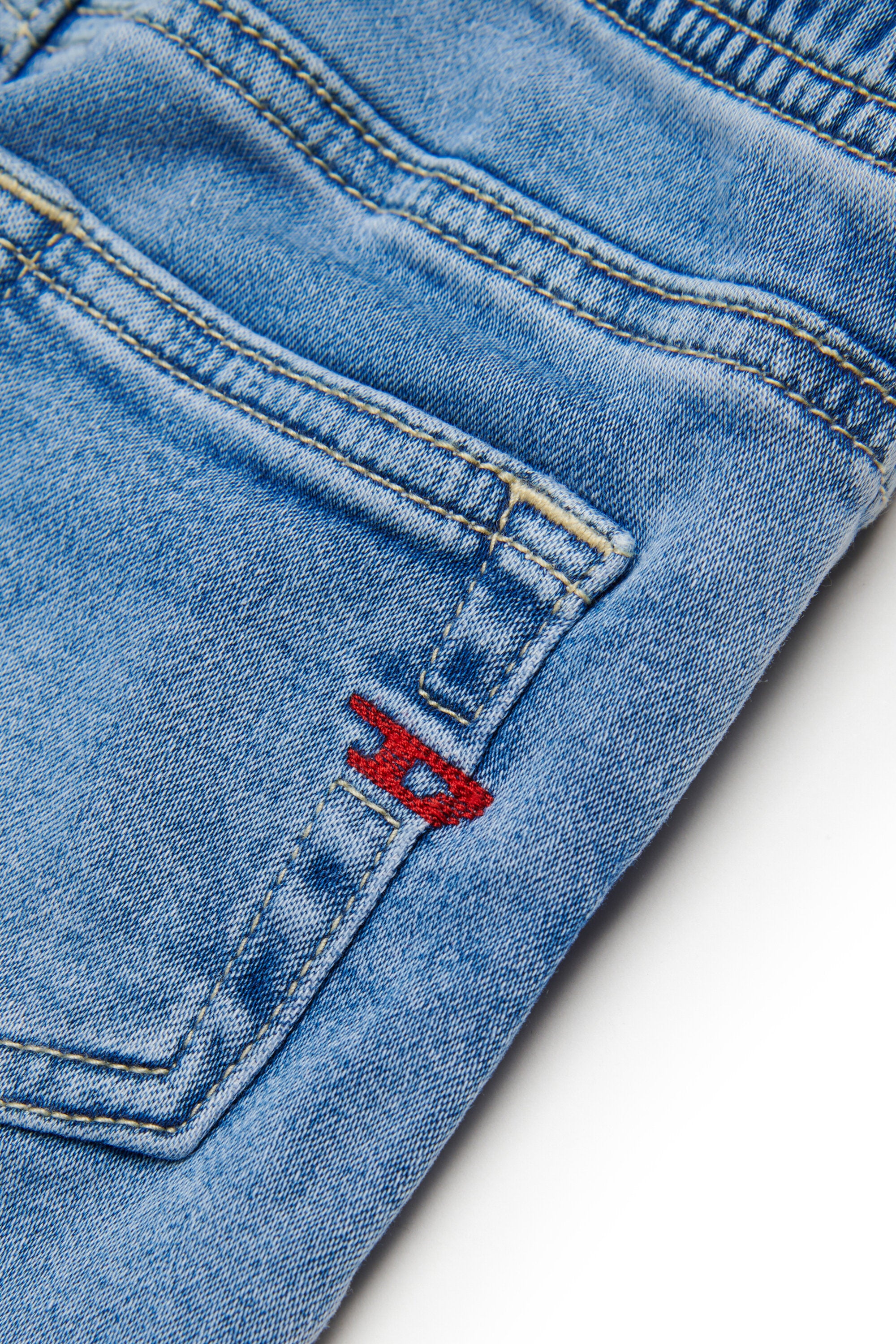 JoggJeans® リラックスフィット ライトブルーウォッシュ - D-Marcie