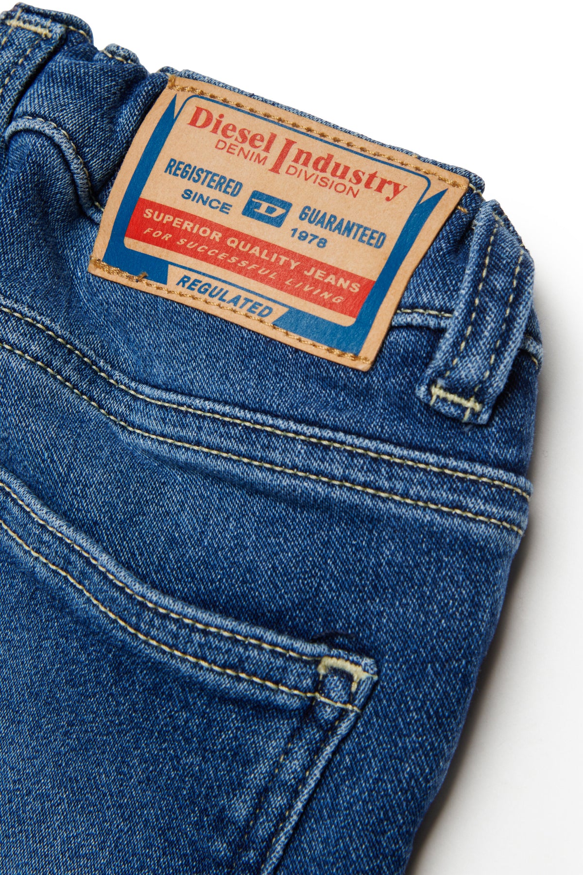 ミディアムブルーのレギュラーフィットJoggJeans® - D-Gale