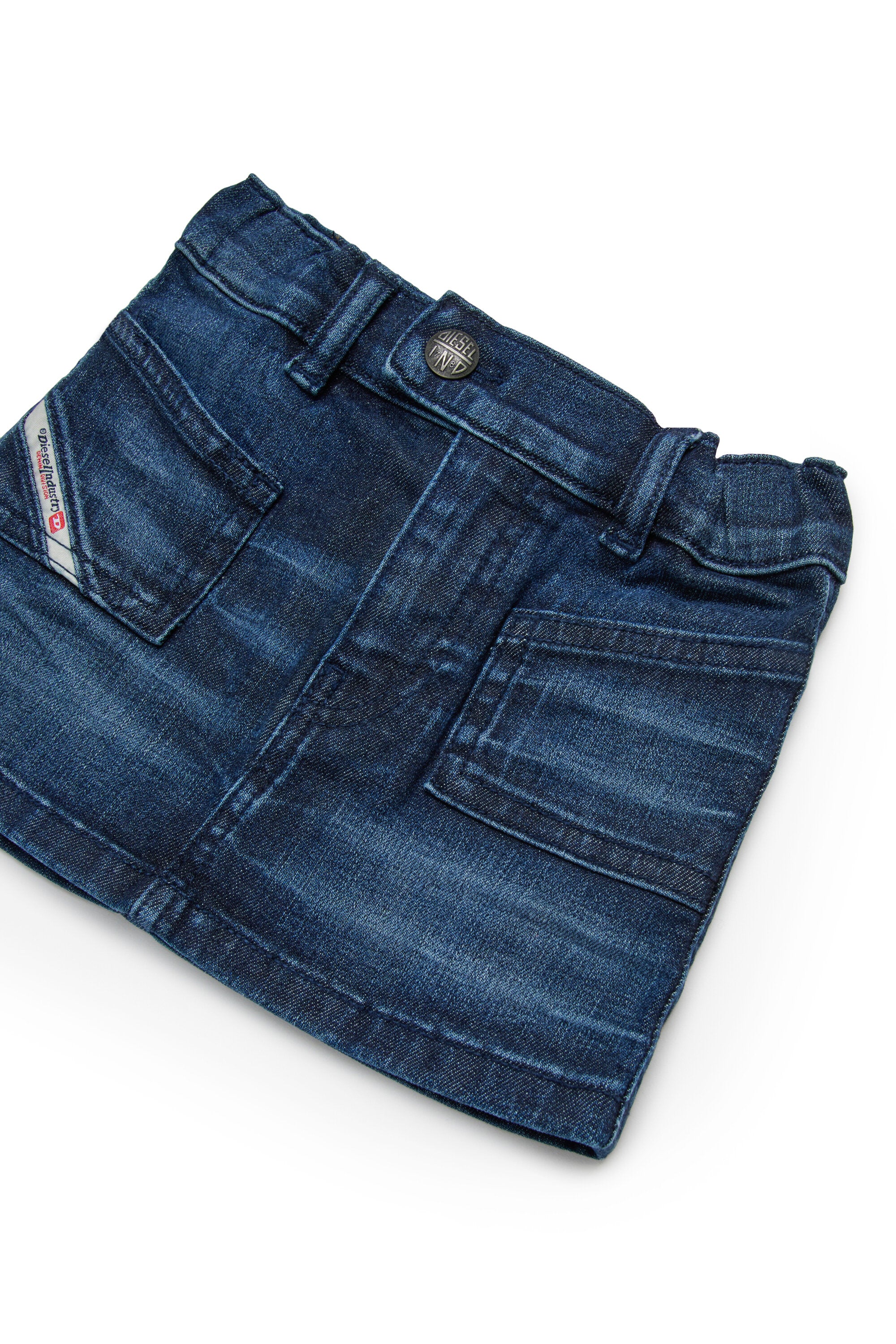 濃紺のデニムショートスカート