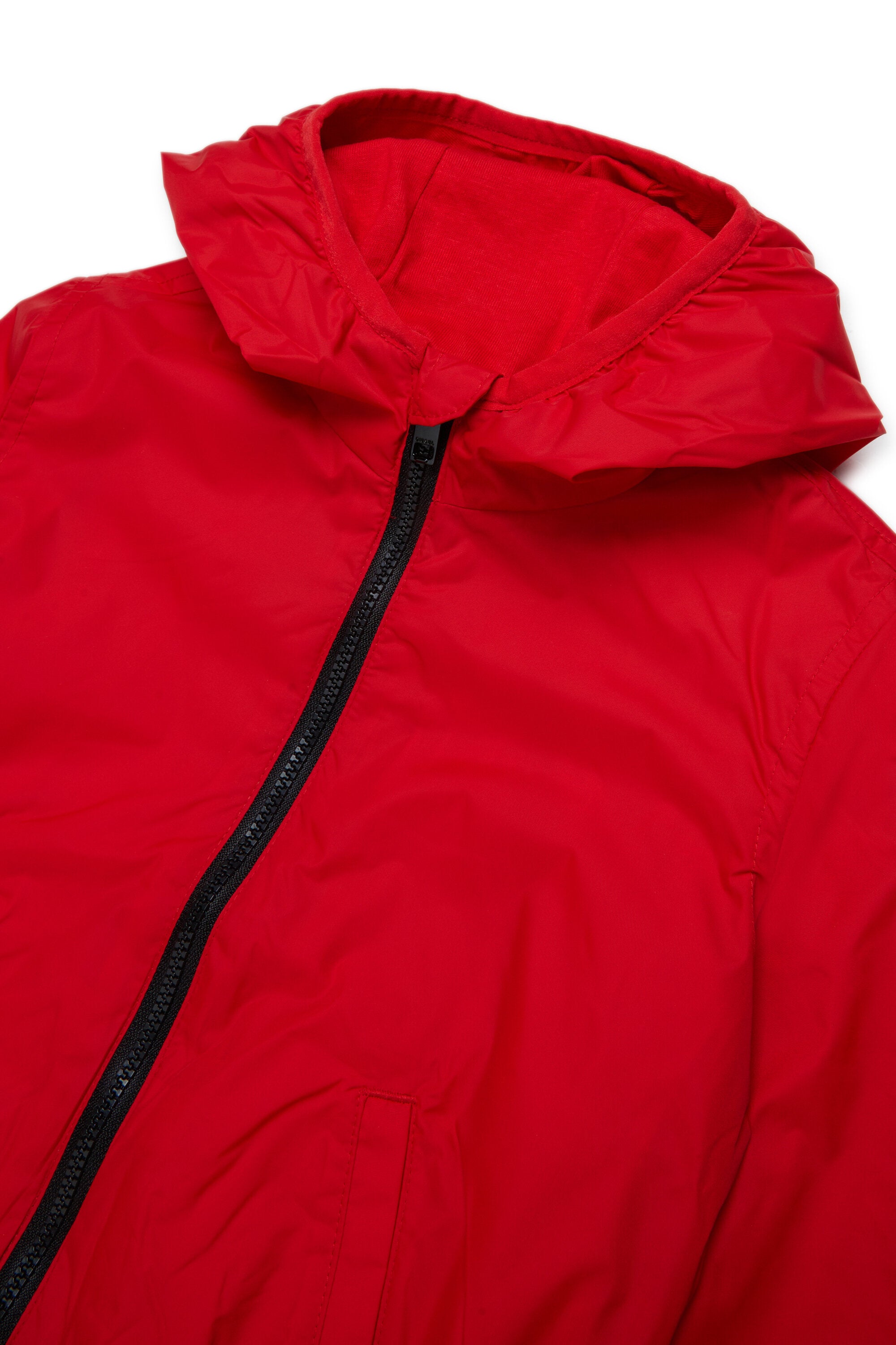 ロゴプリント入りウィンドブレーカー