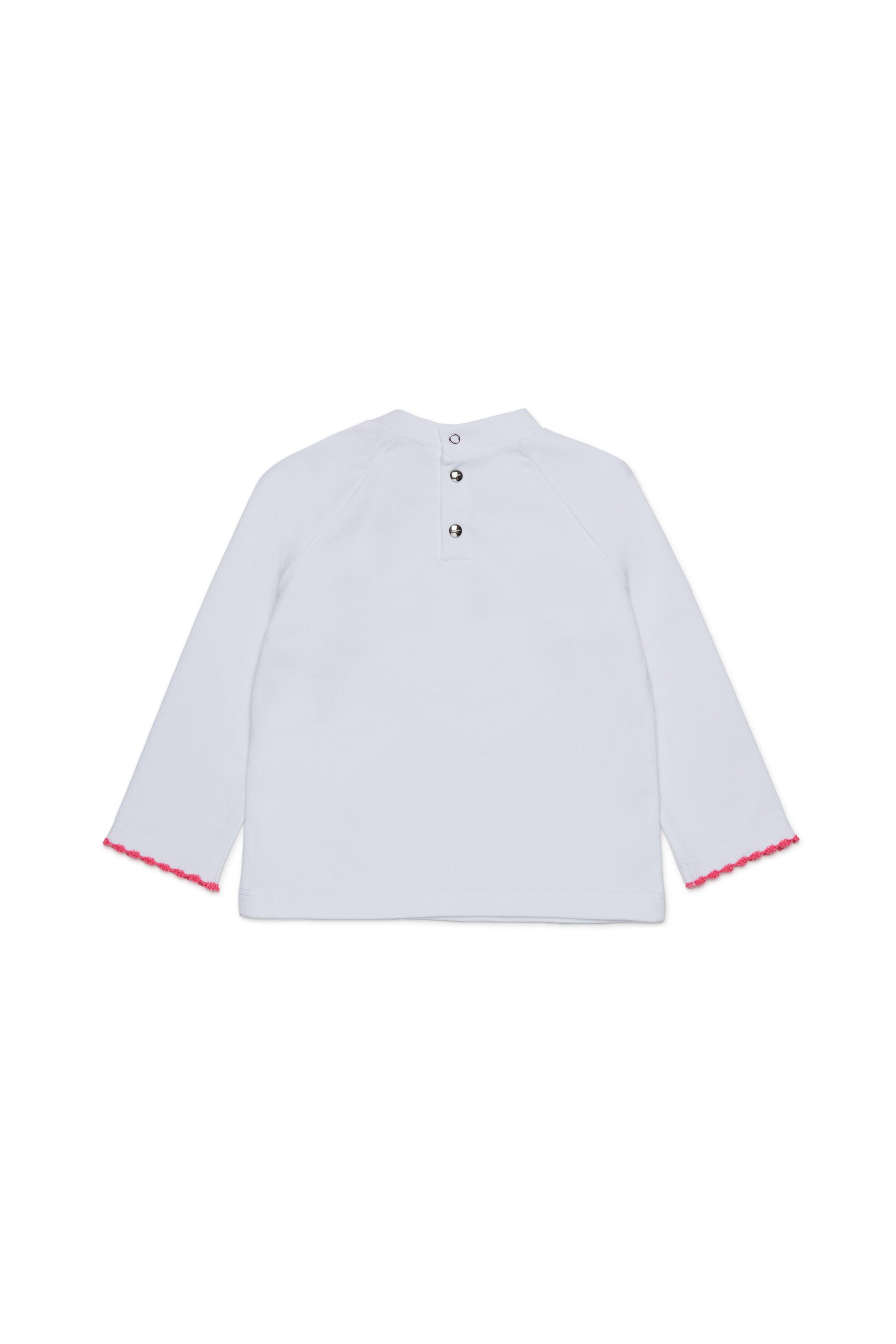 オーバルDのブランドロゴ入りストレッチジャージー素材タートルネック