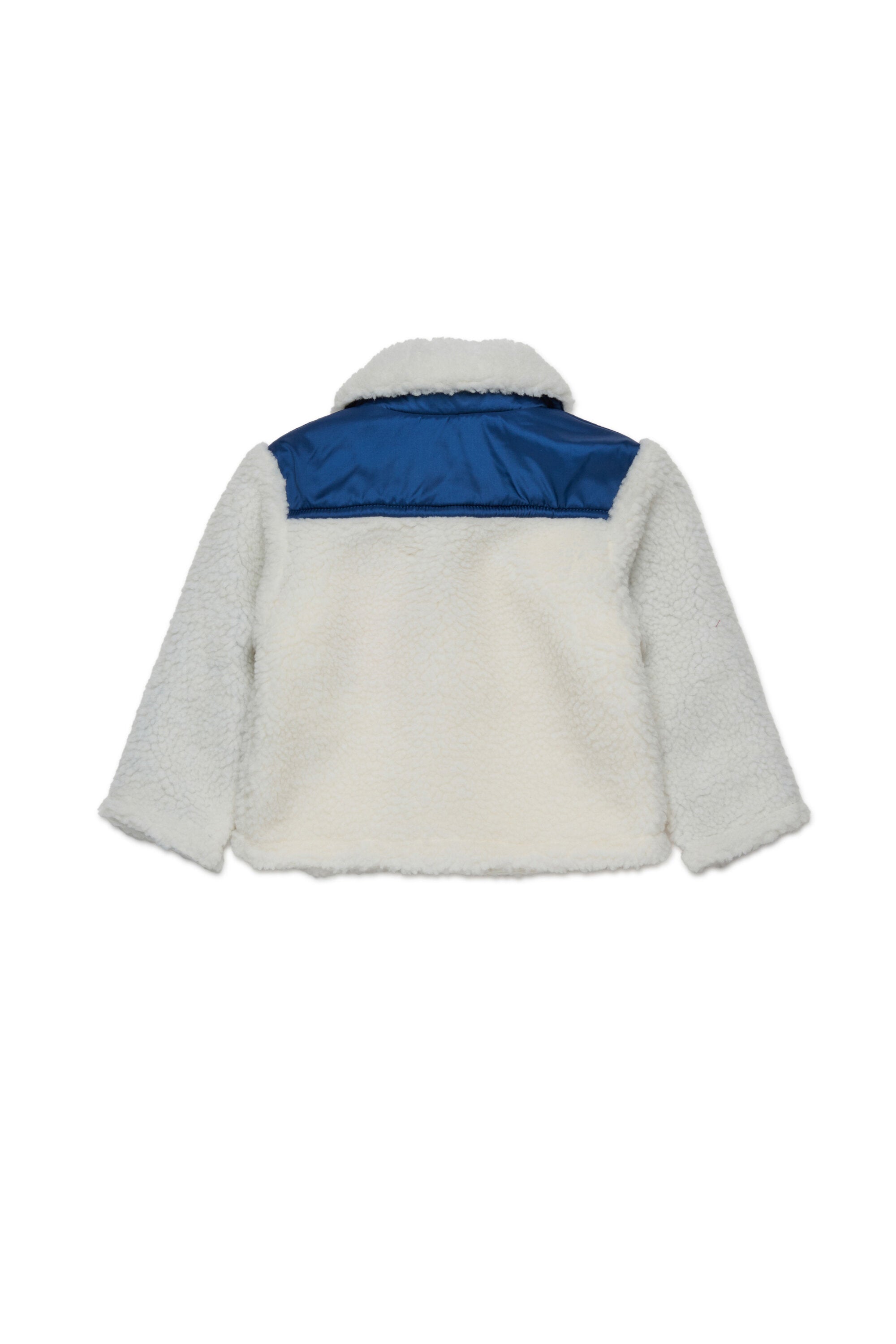 コントラストカラーのインサート入りテディジャケット