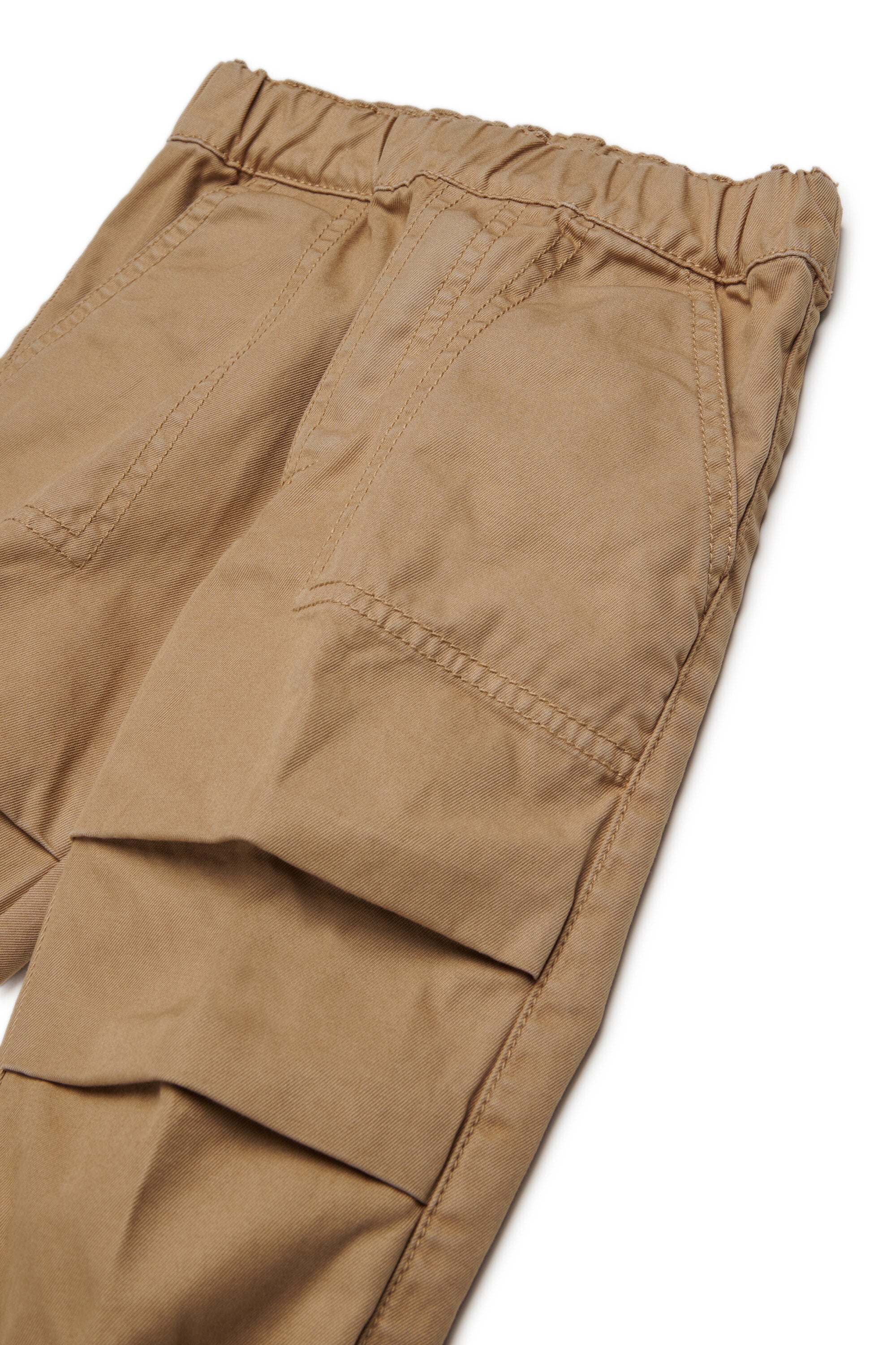 Chino pants with ergonomic seams