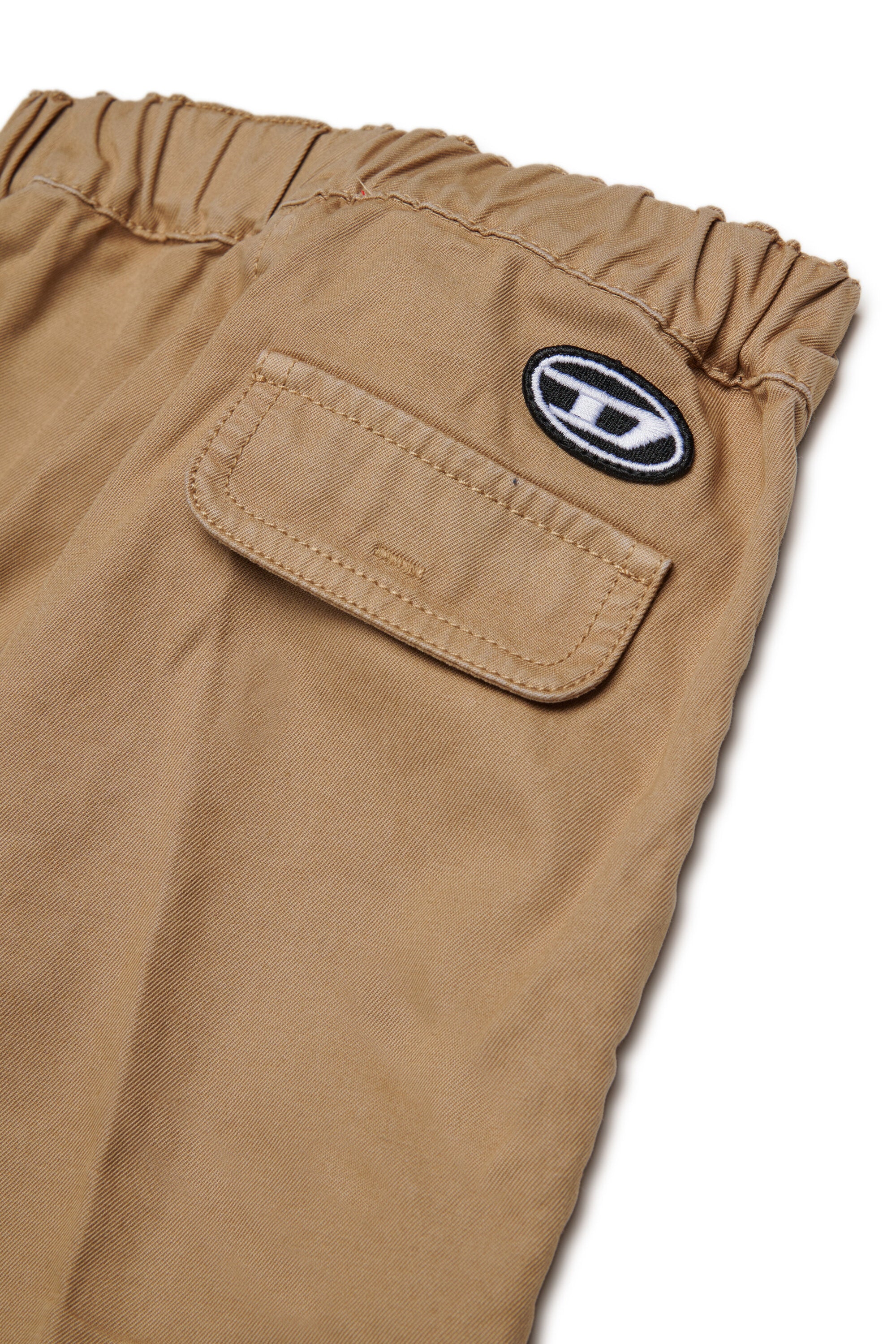 Chino pants with ergonomic seams