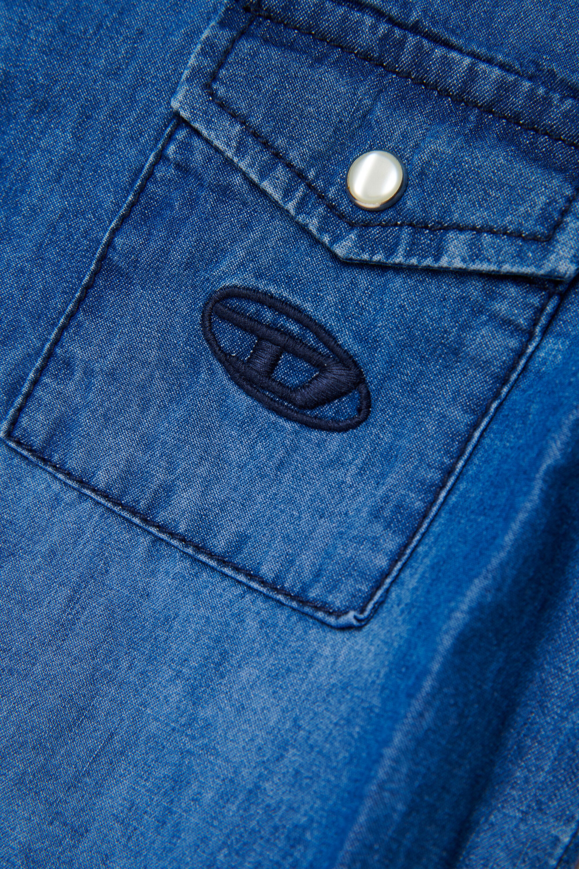 ロゴ入り半袖シャツ