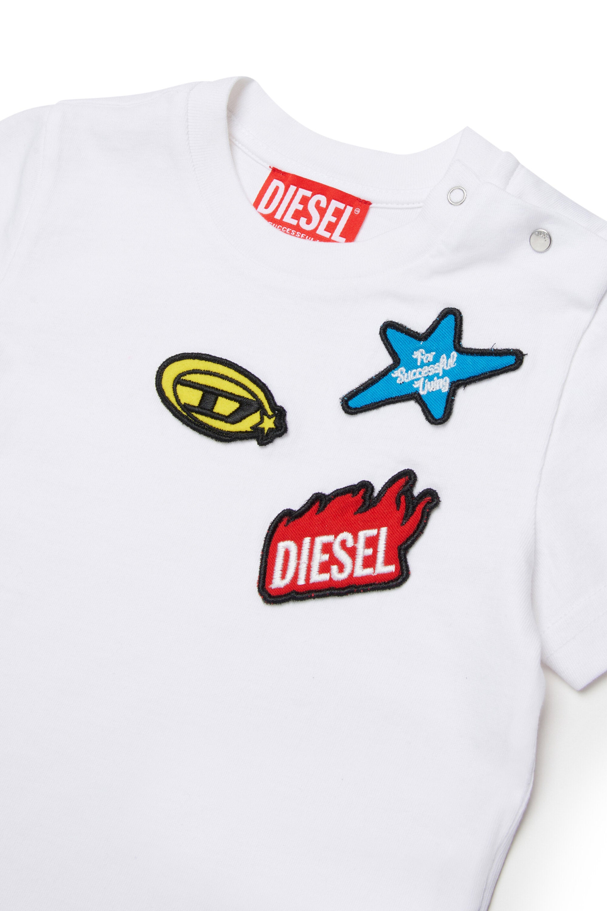 ロゴ入りTシャツ