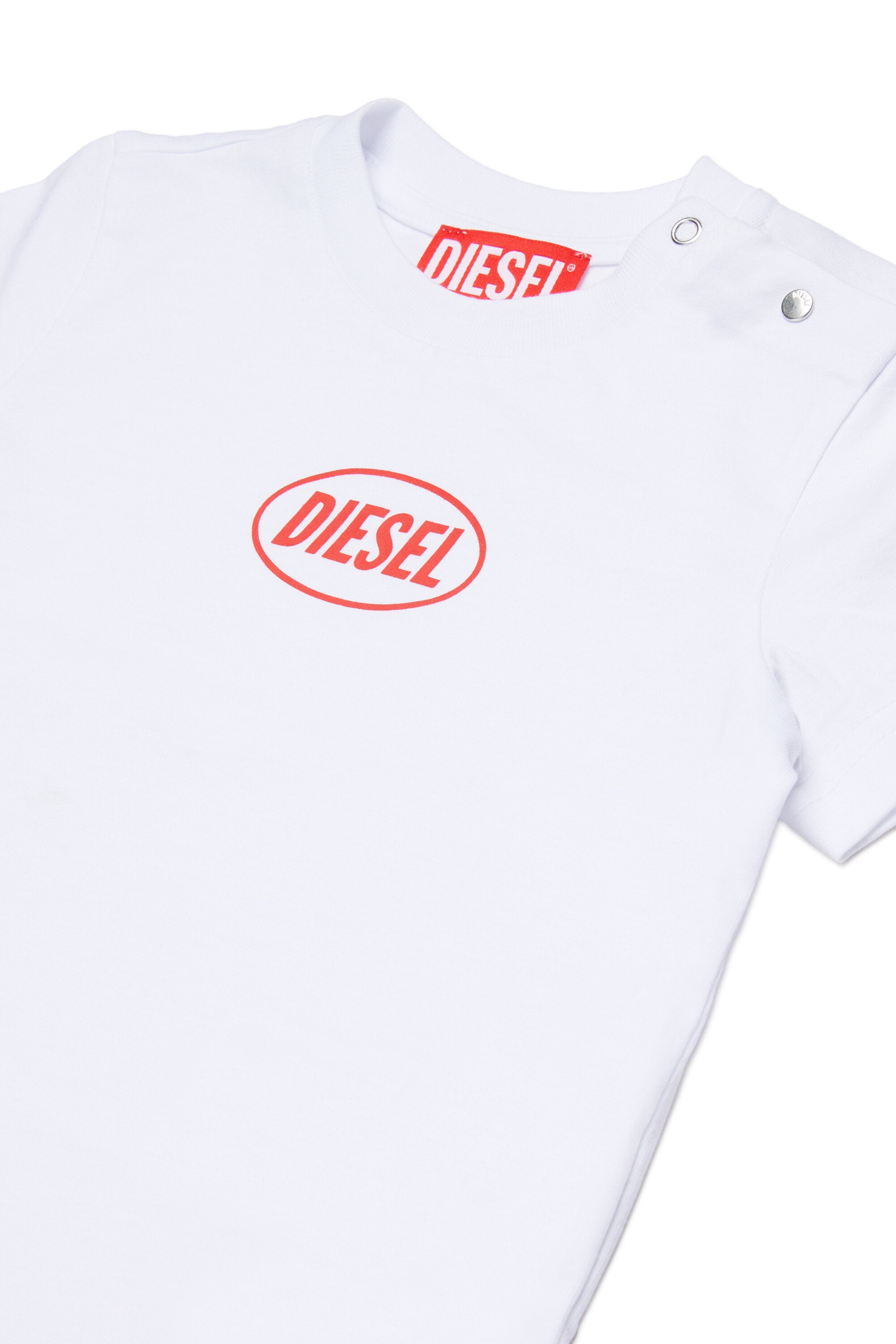 ロゴ入りTシャツ