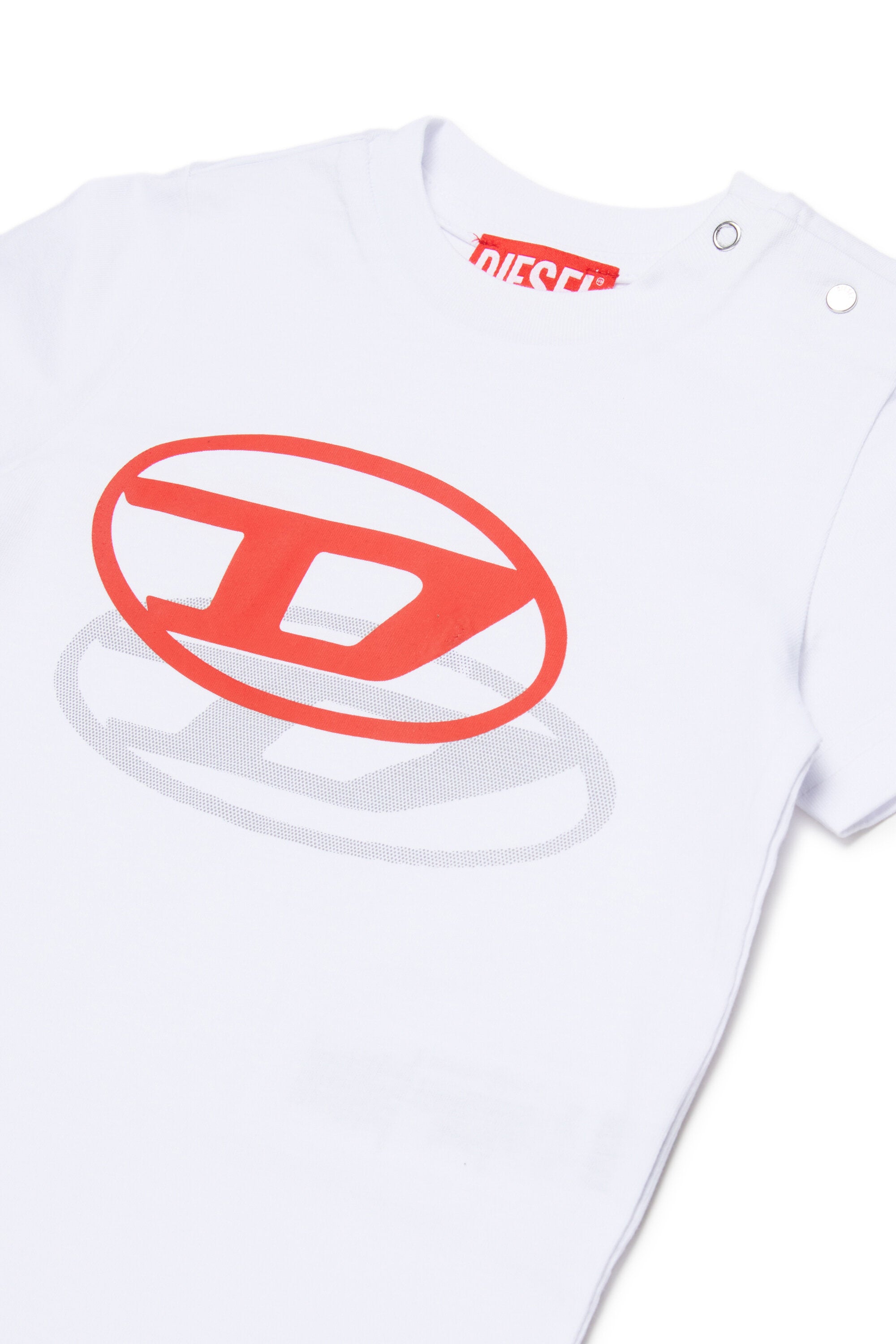 ダイナミックなオーバルDロゴ入りTシャツ