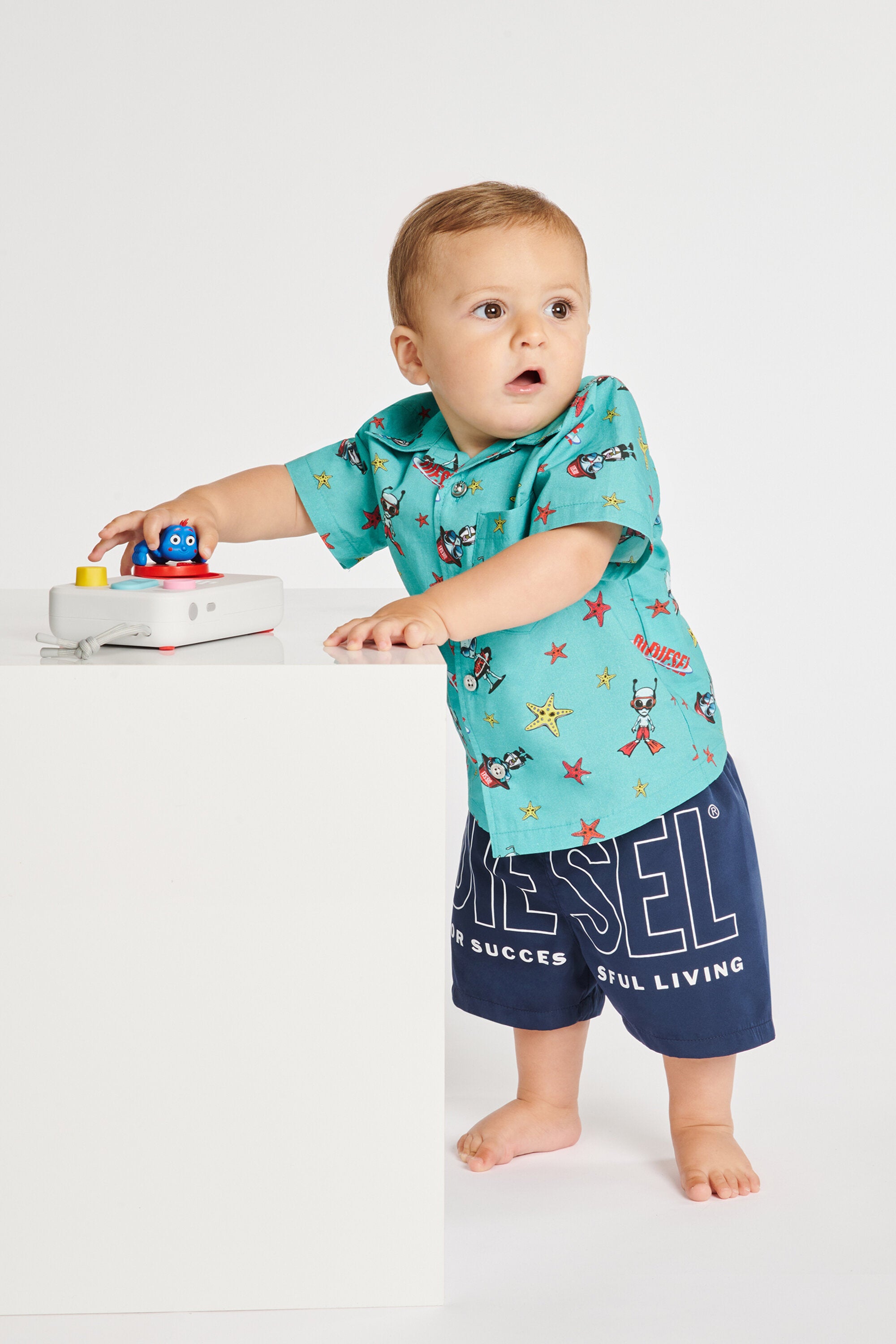 ロゴ入り半袖シャツ