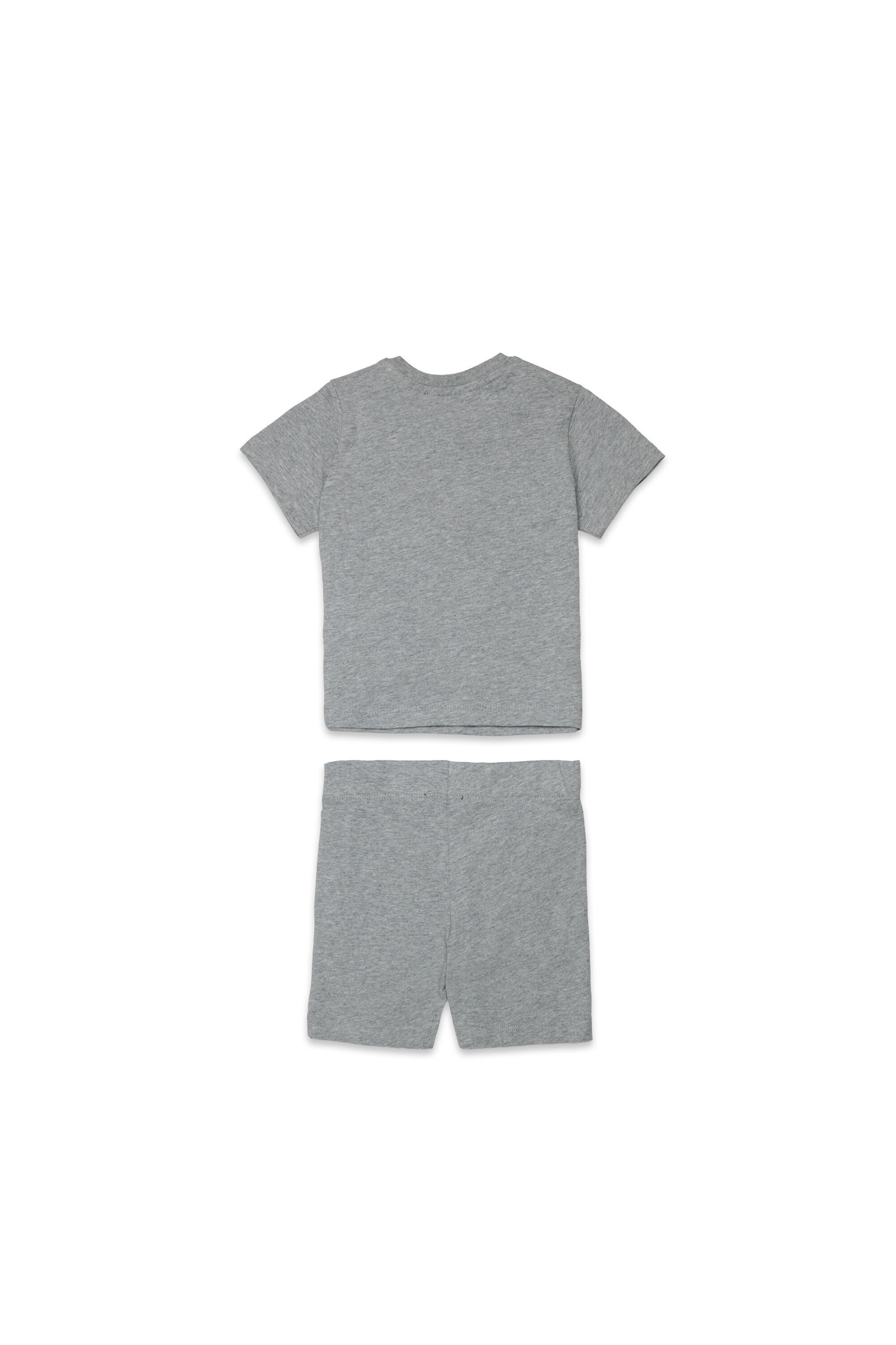 ロゴ入りジャンプスーツ