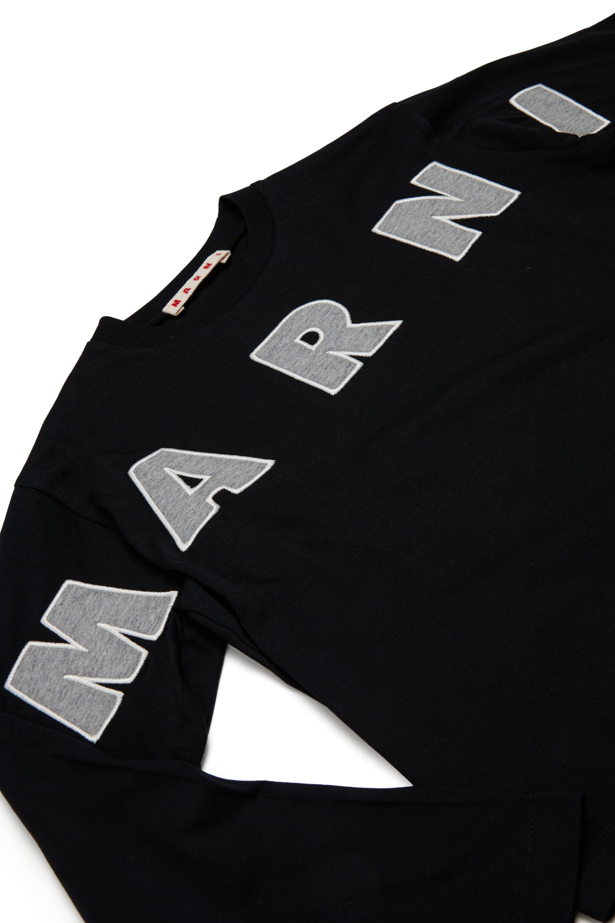 ロゴ刺繍入り長袖Tシャツ