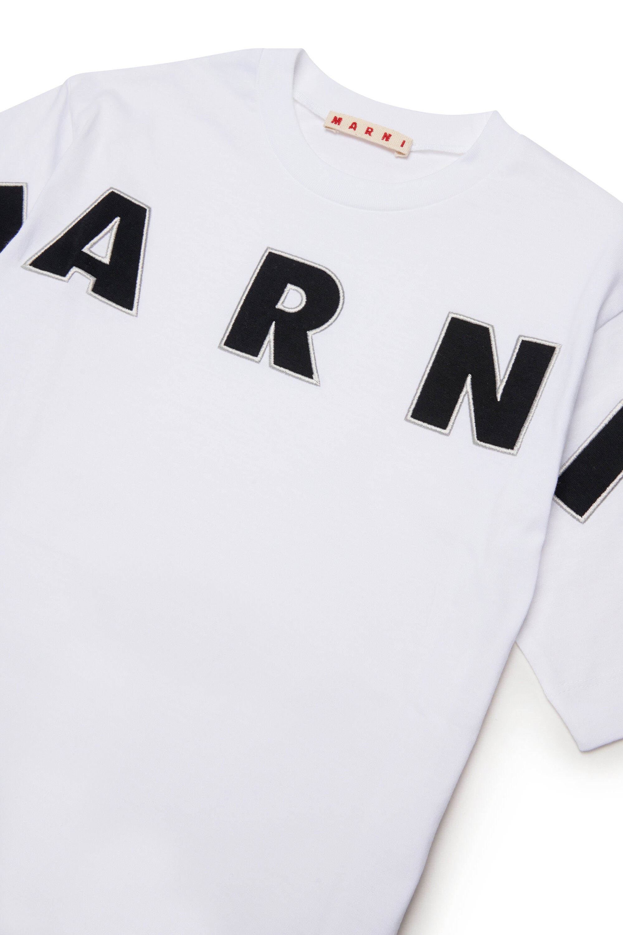 ロゴ刺繍入りTシャツ