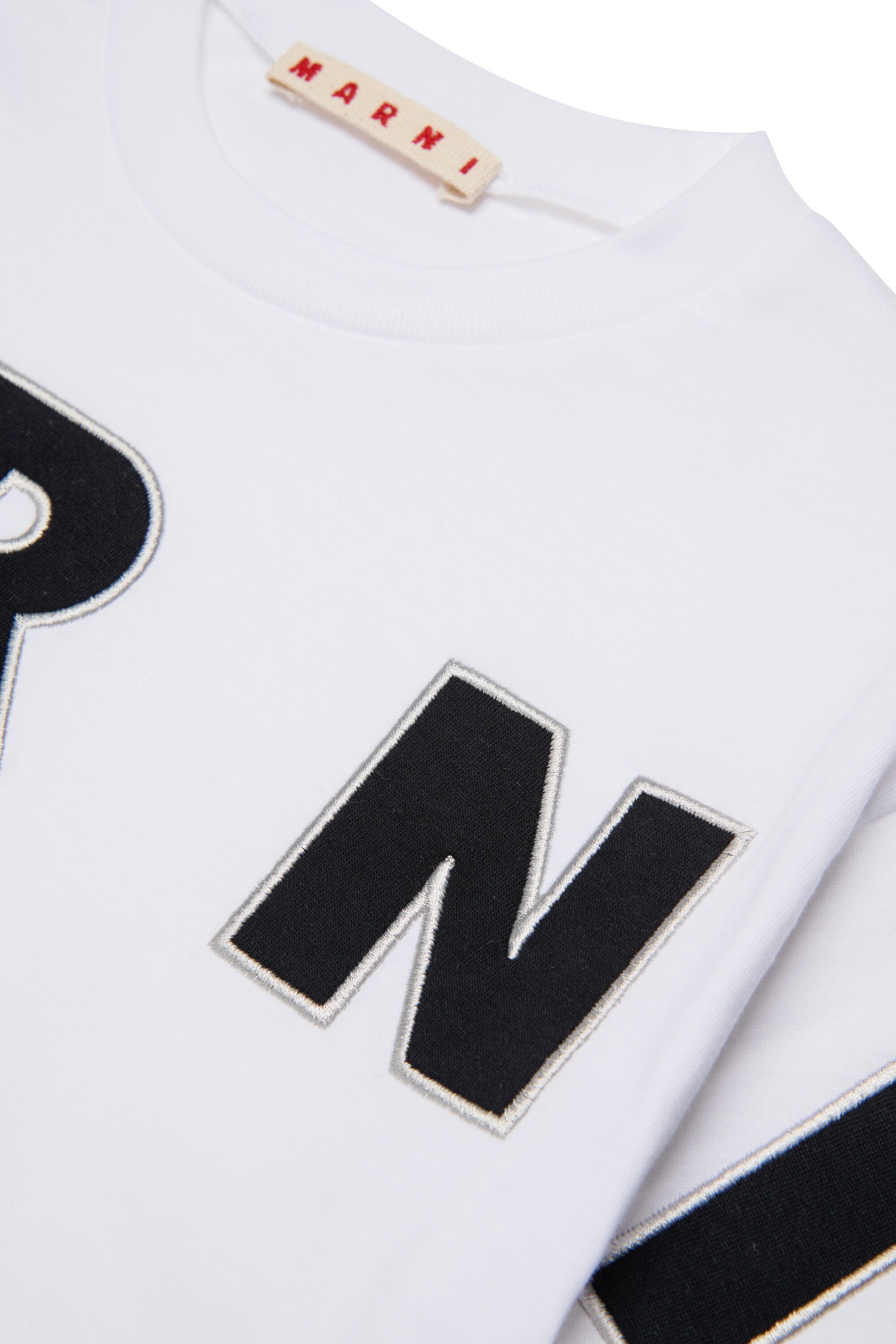 ロゴ刺繍入りTシャツ