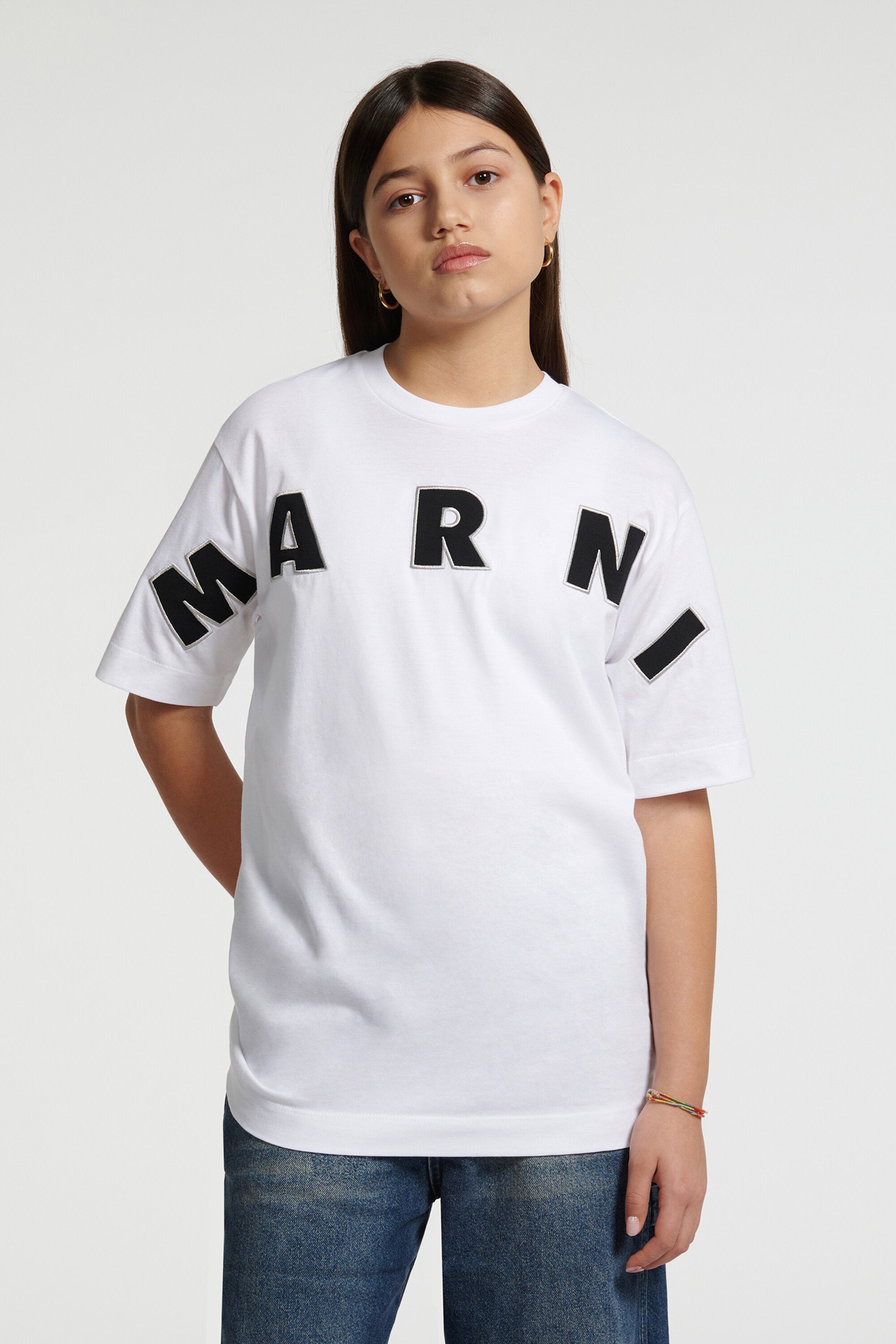 ロゴ刺繍入りTシャツ