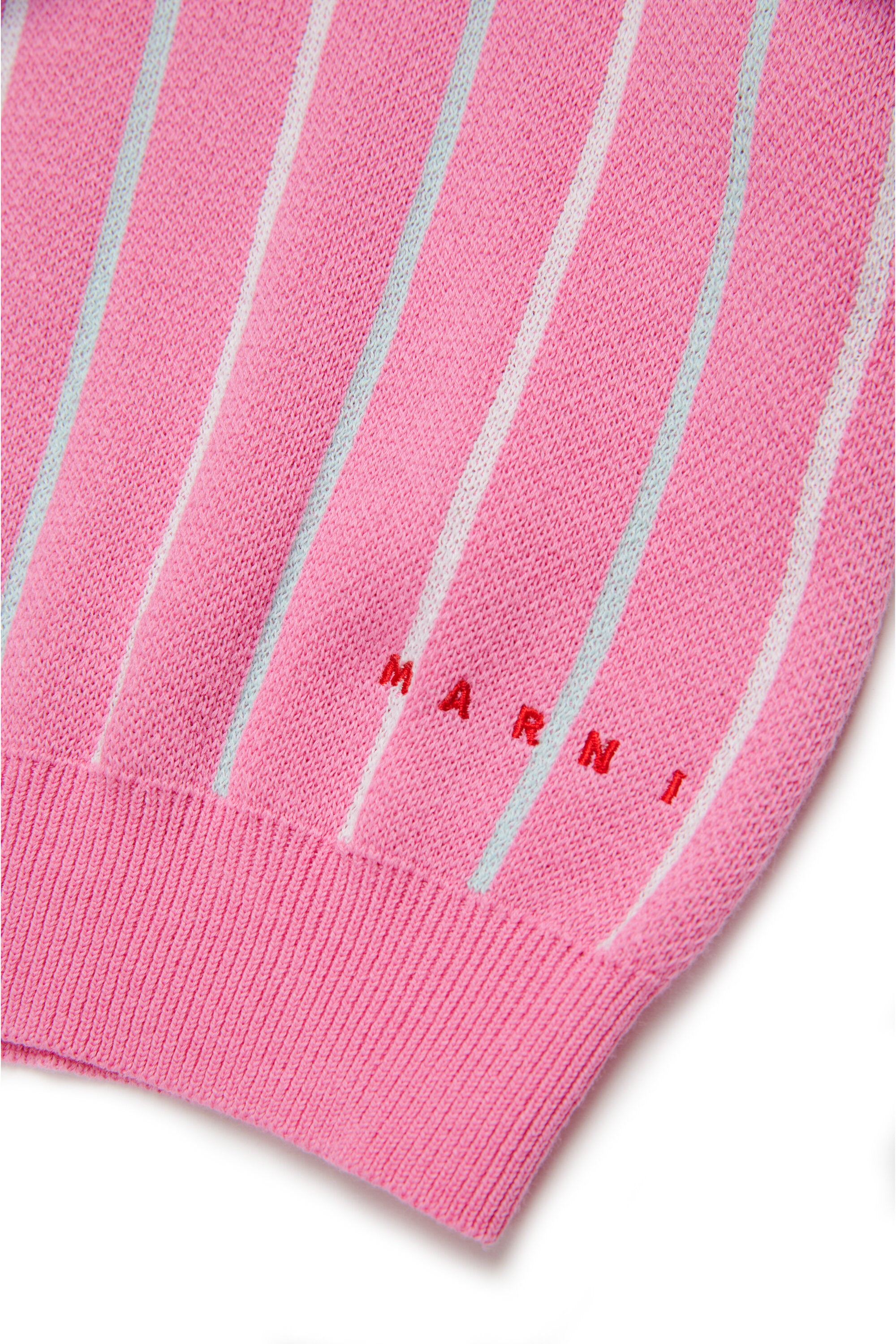 縦ストライプのニットトップ