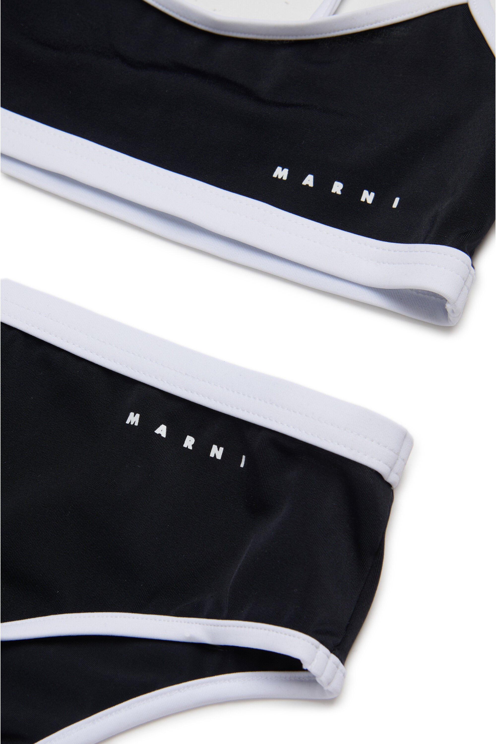 クロスオーバーショルダーストラップビキニ水着