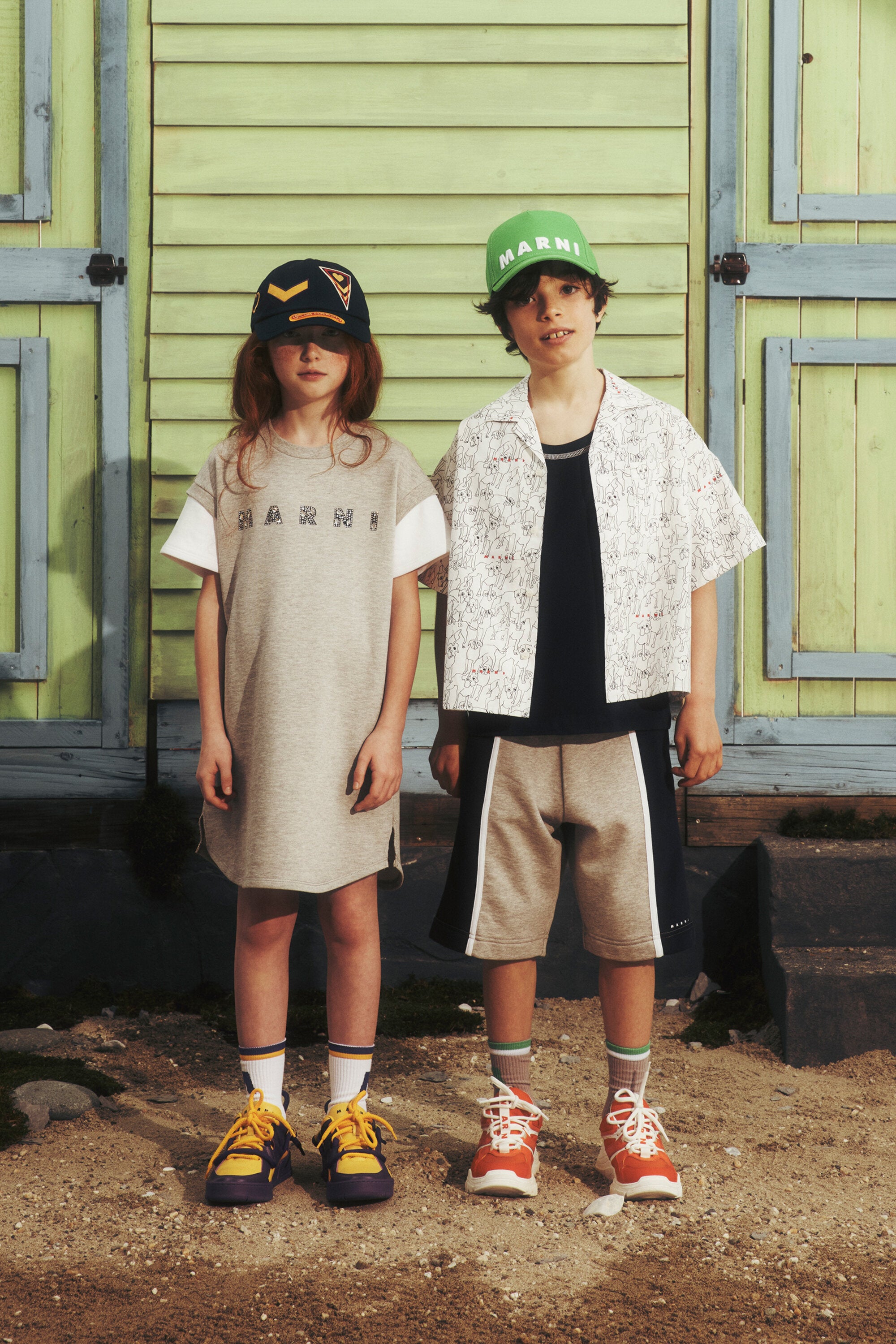 オールオーバーのポプリンJoyを使用したボウリングシャツ。