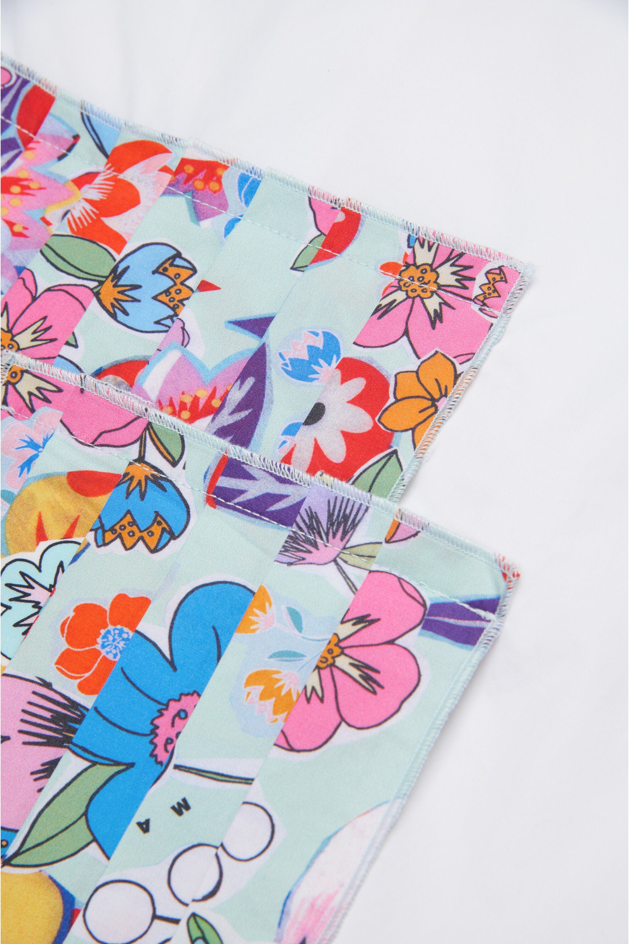 プリーツ入りノースリーブTシャツ Holiday