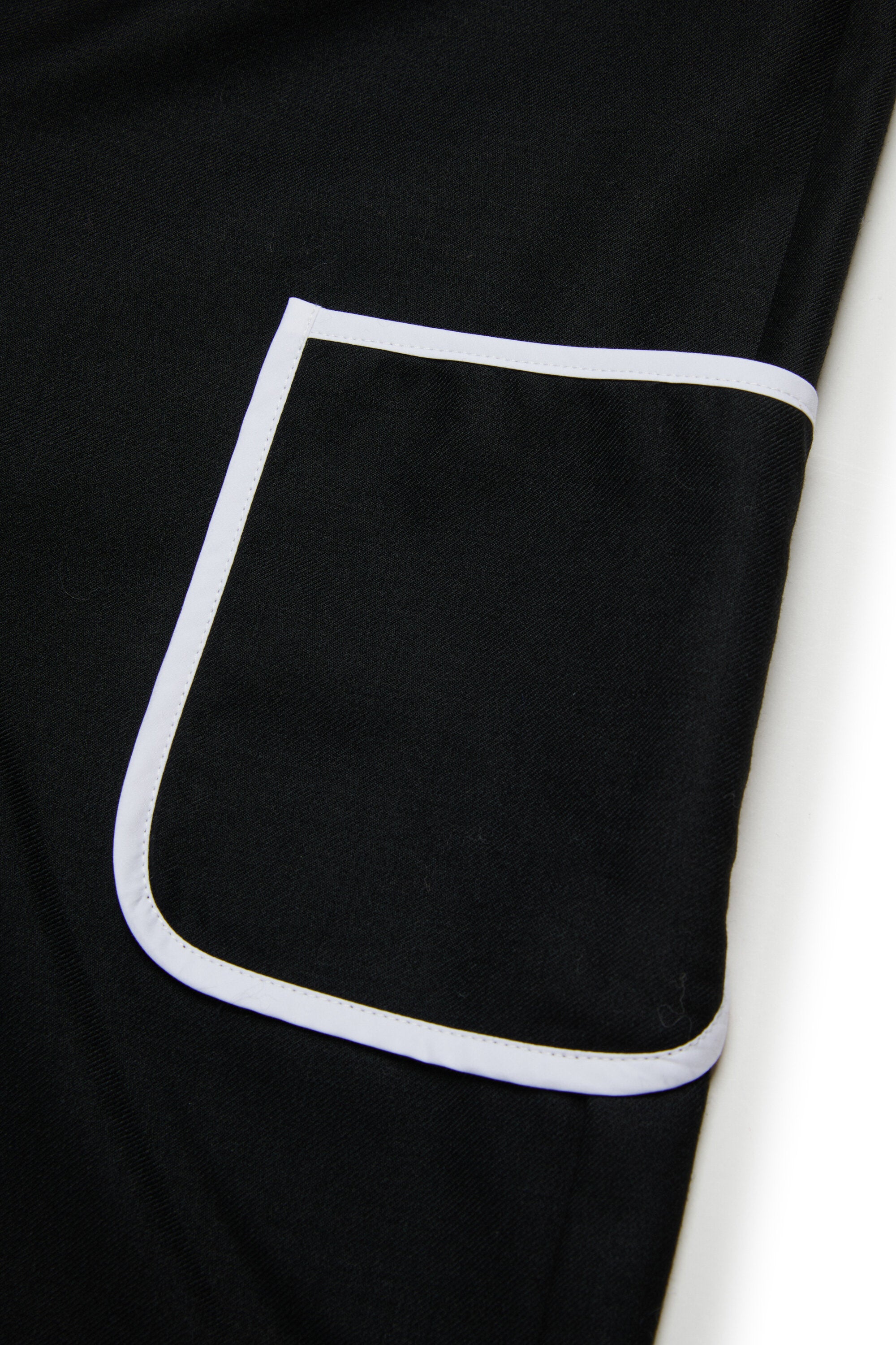 コントラストが効いたディテールのフランネル・ダンガリーシャツ