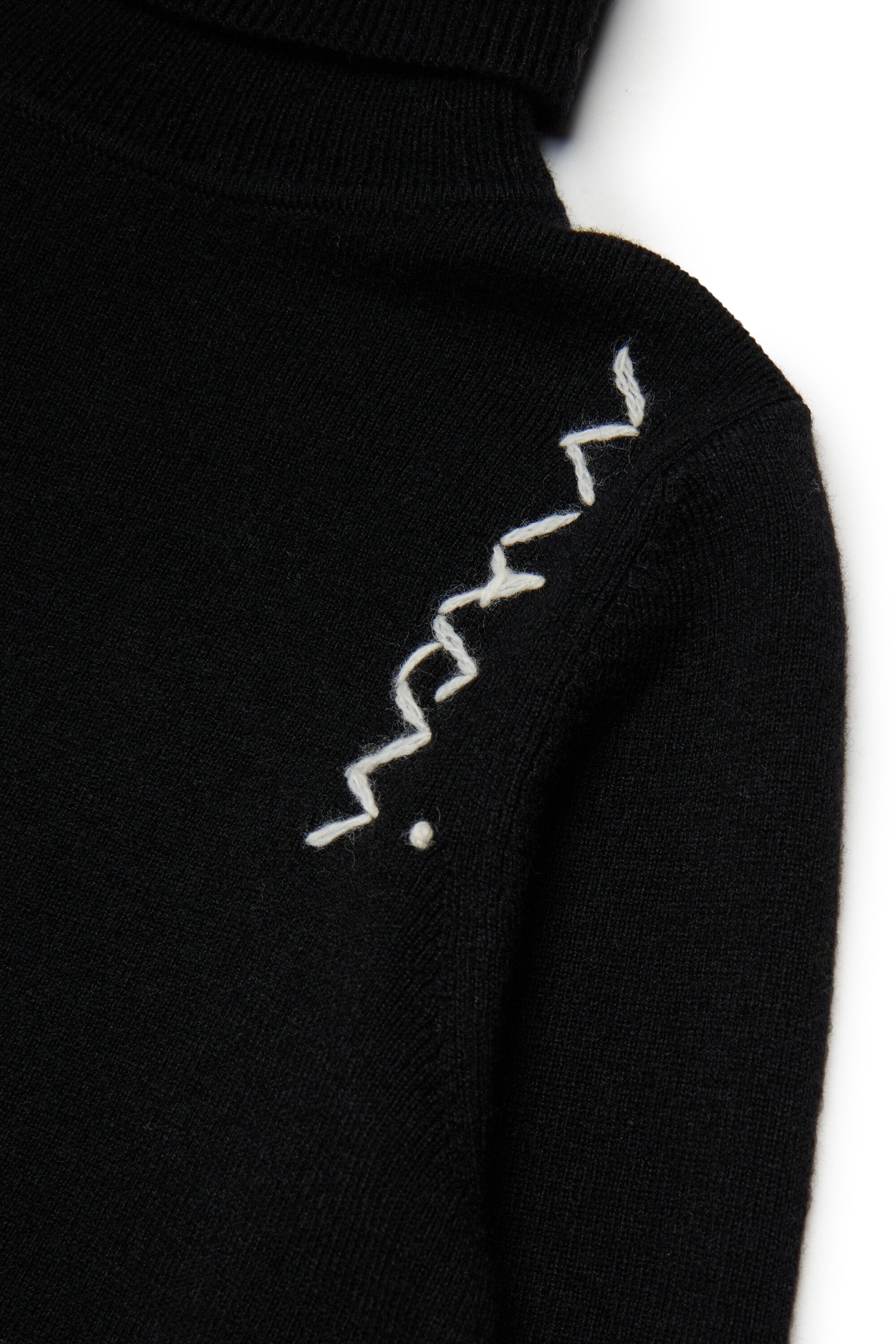 リブ編みウール混タートルネックセーター