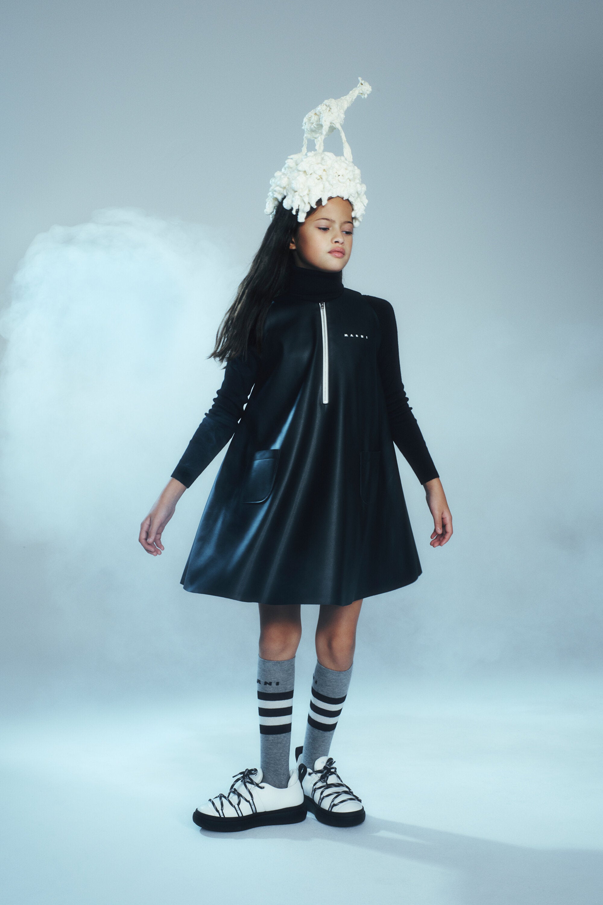 コート地のショート・フレア・ドレス