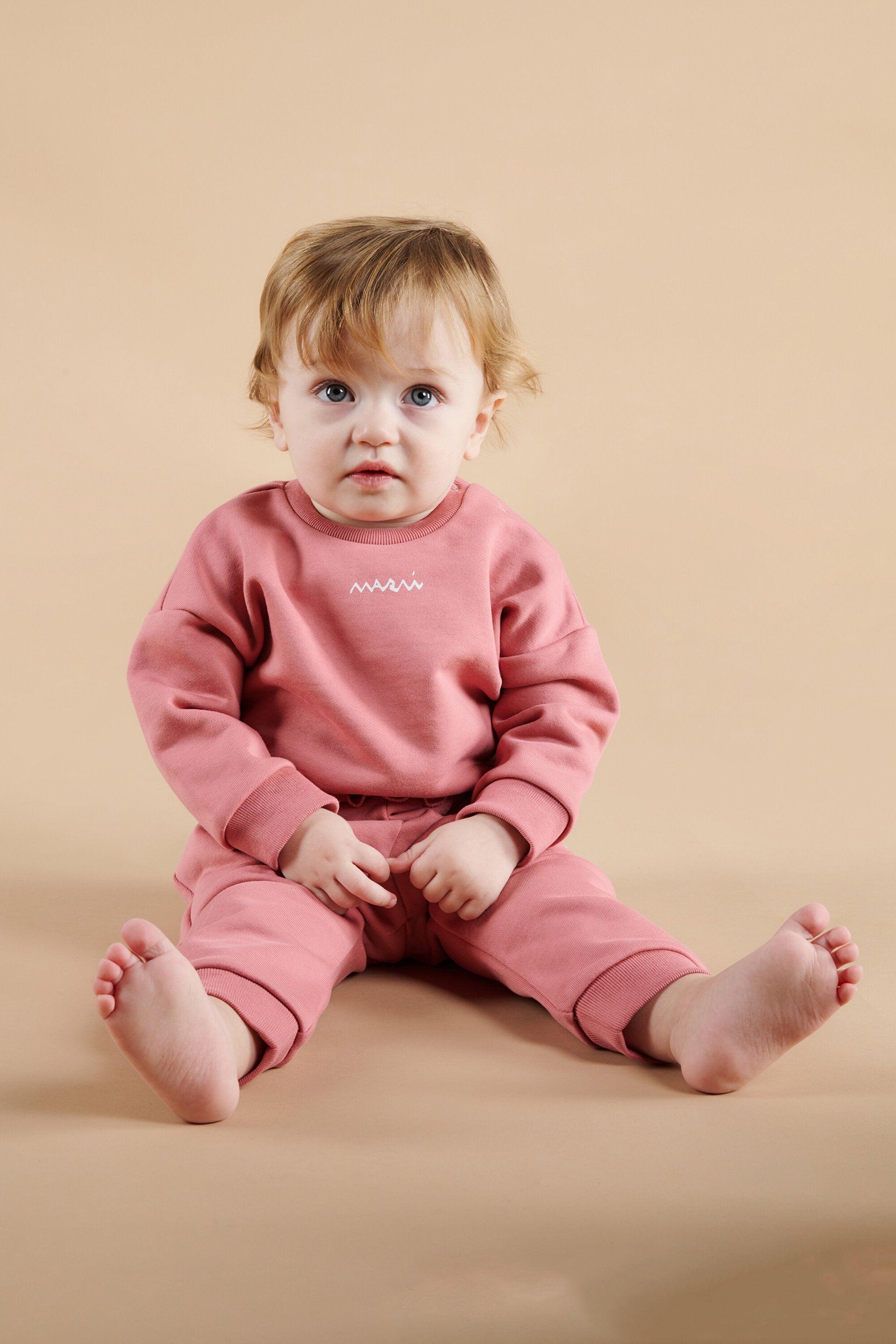 裾にフラウンスが付いたクルーネックのスウェットシャツ