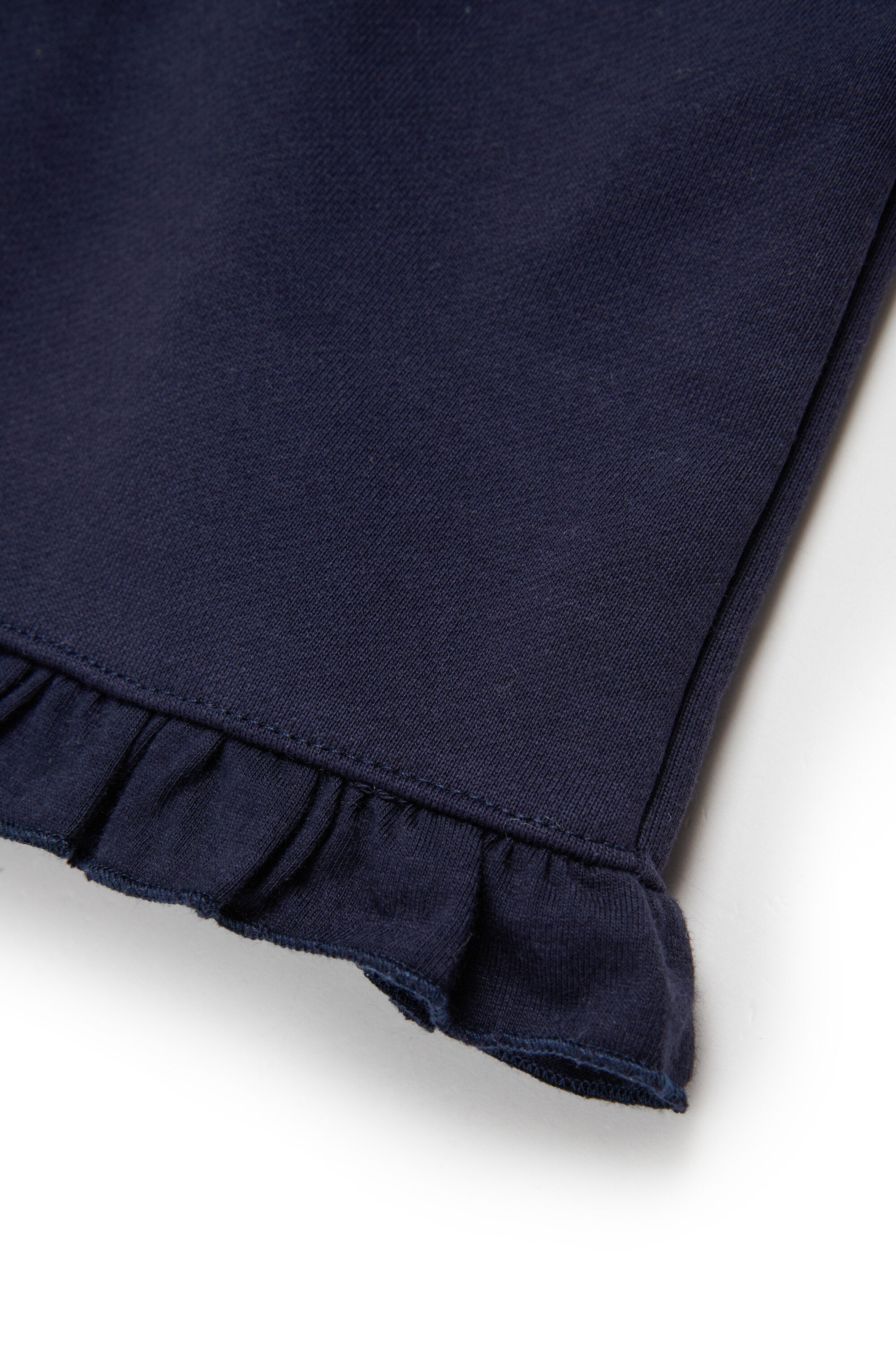 裾にフリルが付いたフリース素材のダンガリーシャツ