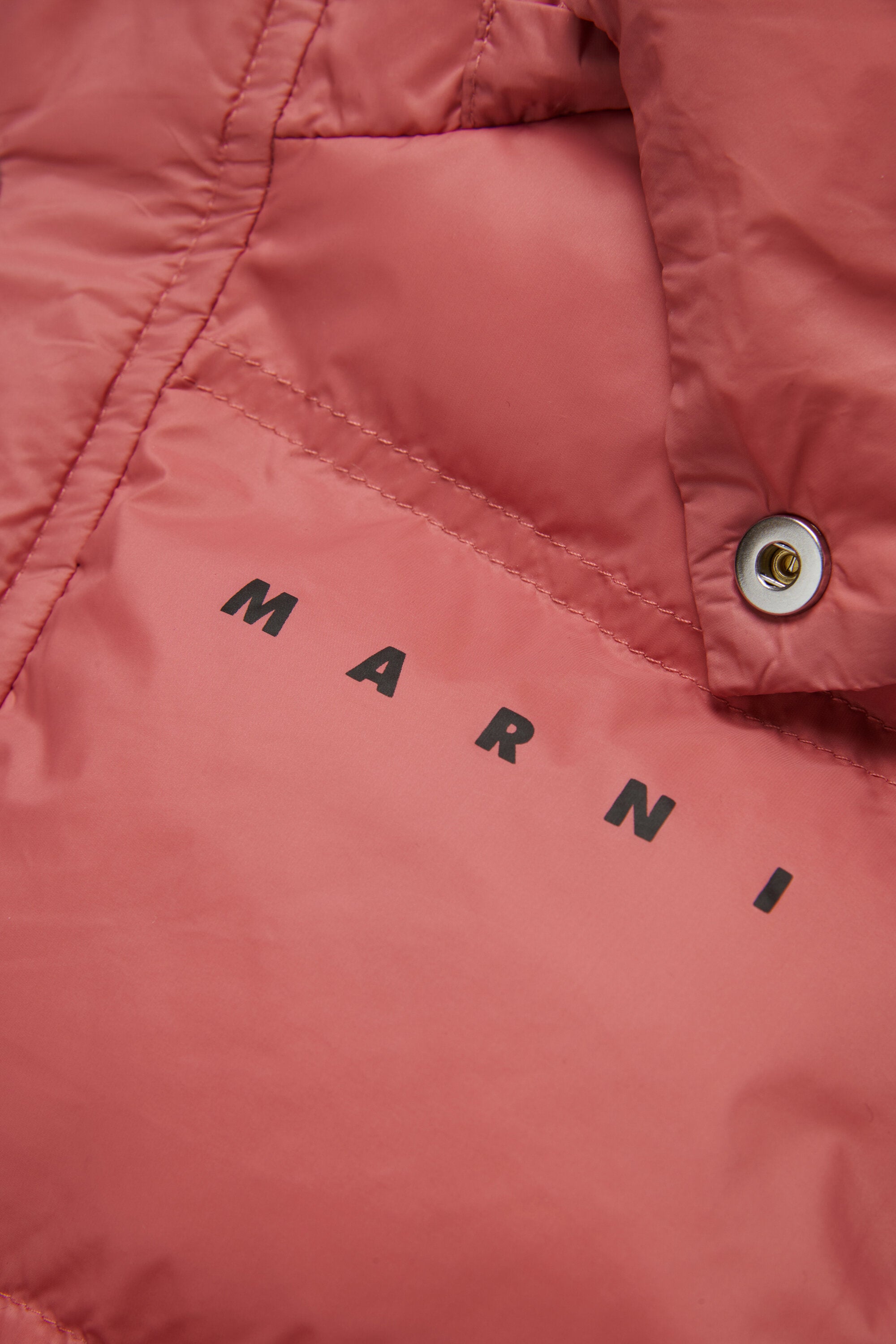 ロゴ入りフード付きベスト