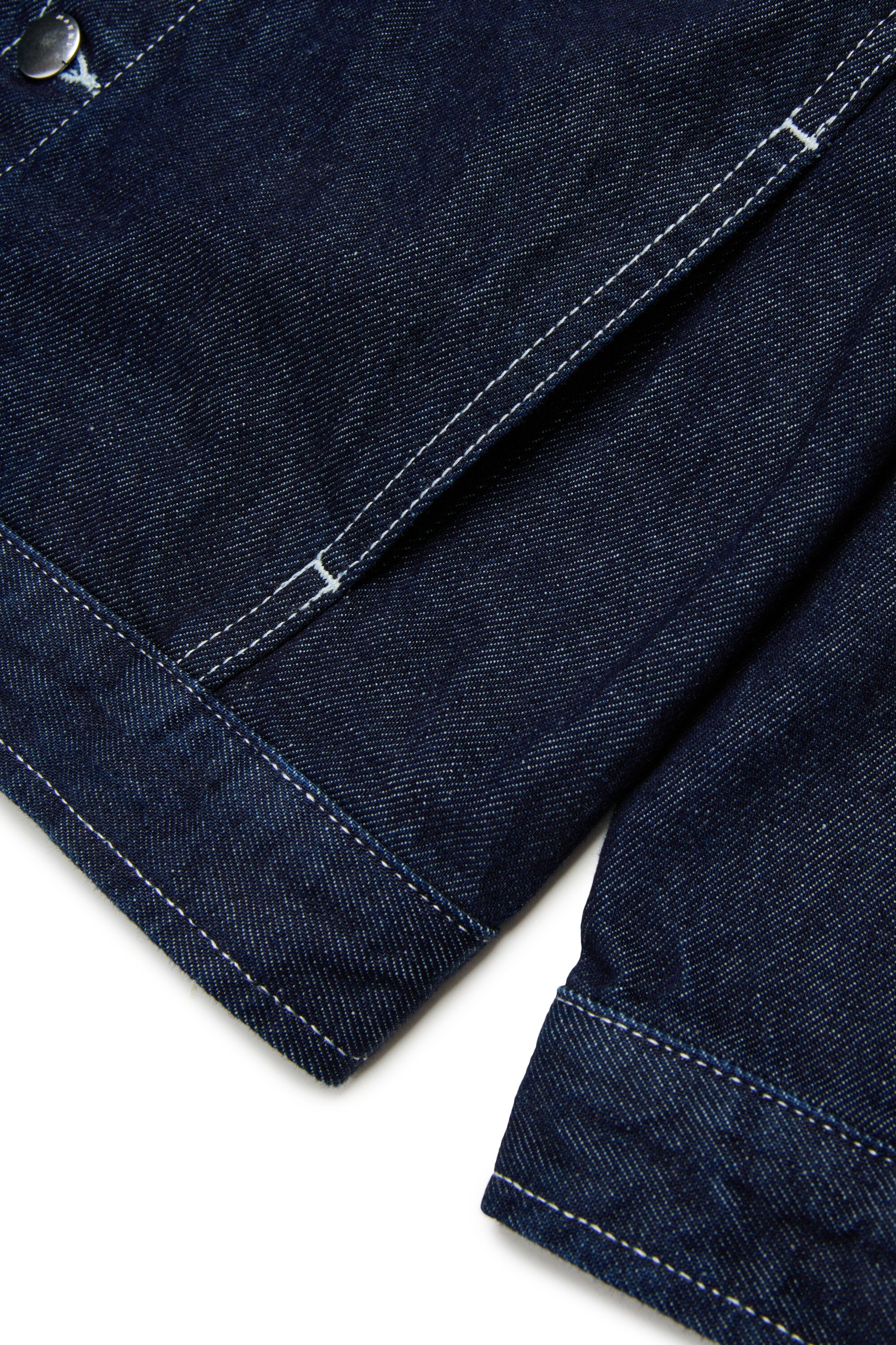 ロゴプリント入りデニムジャケット