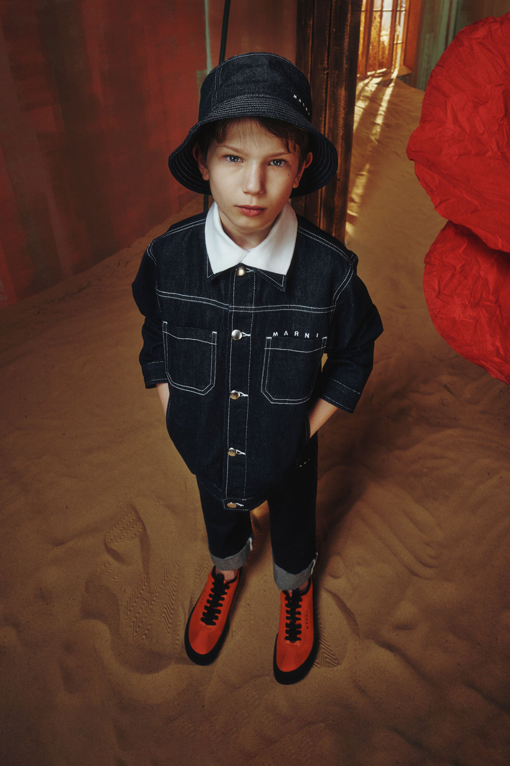 ロゴプリント入りデニムジャケット