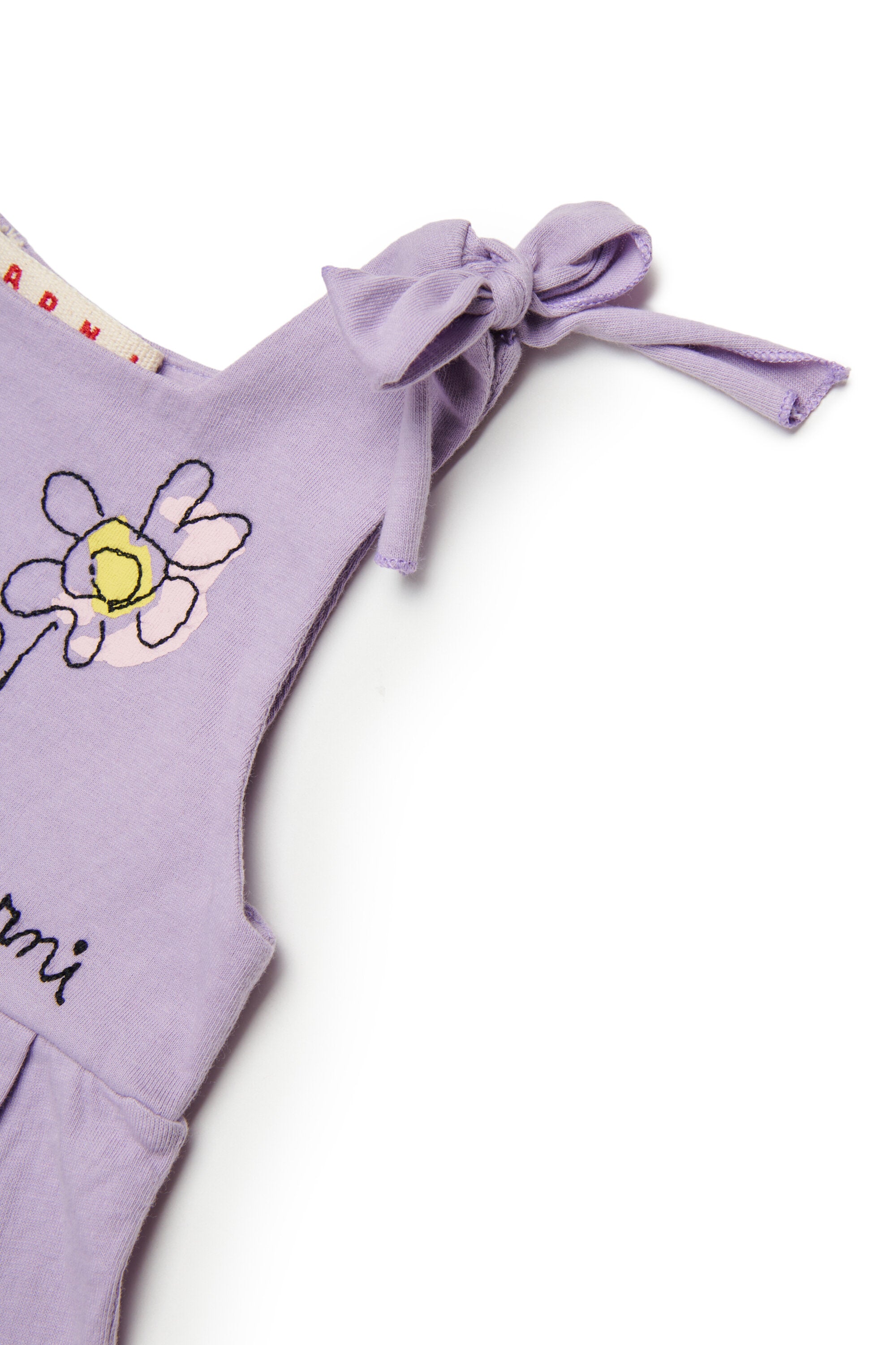 刺繍された花とリボンのドレス