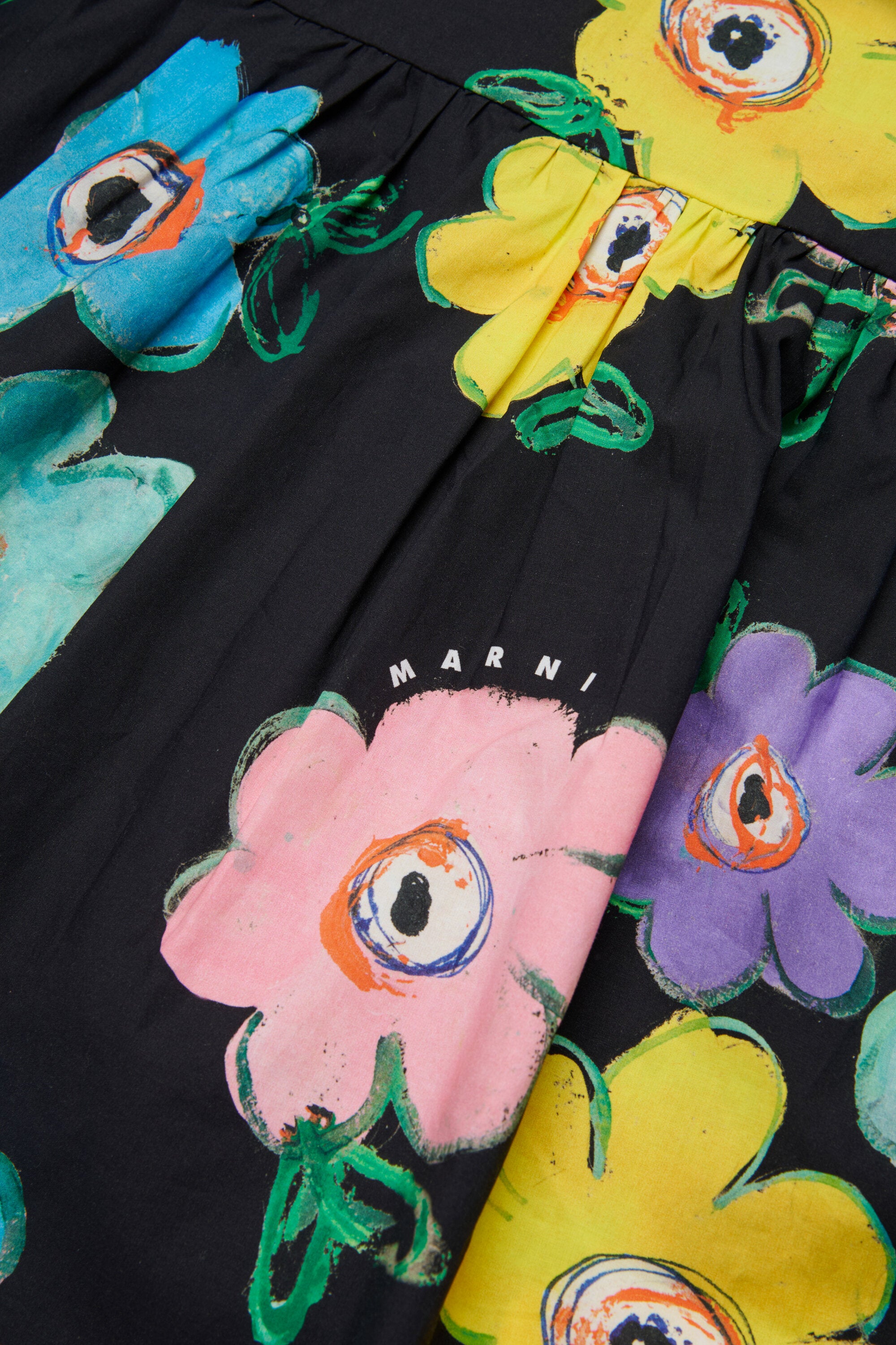 カラフルなフラワープリントドレス