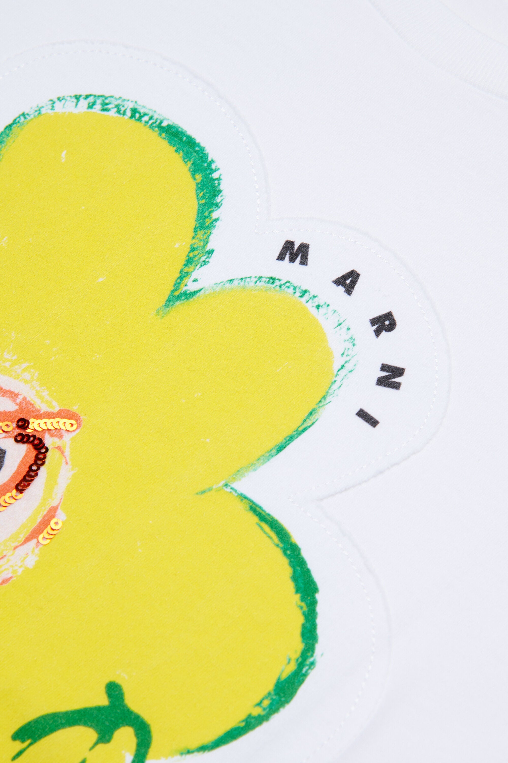 フラワーアップリケ付きロゴTシャツ