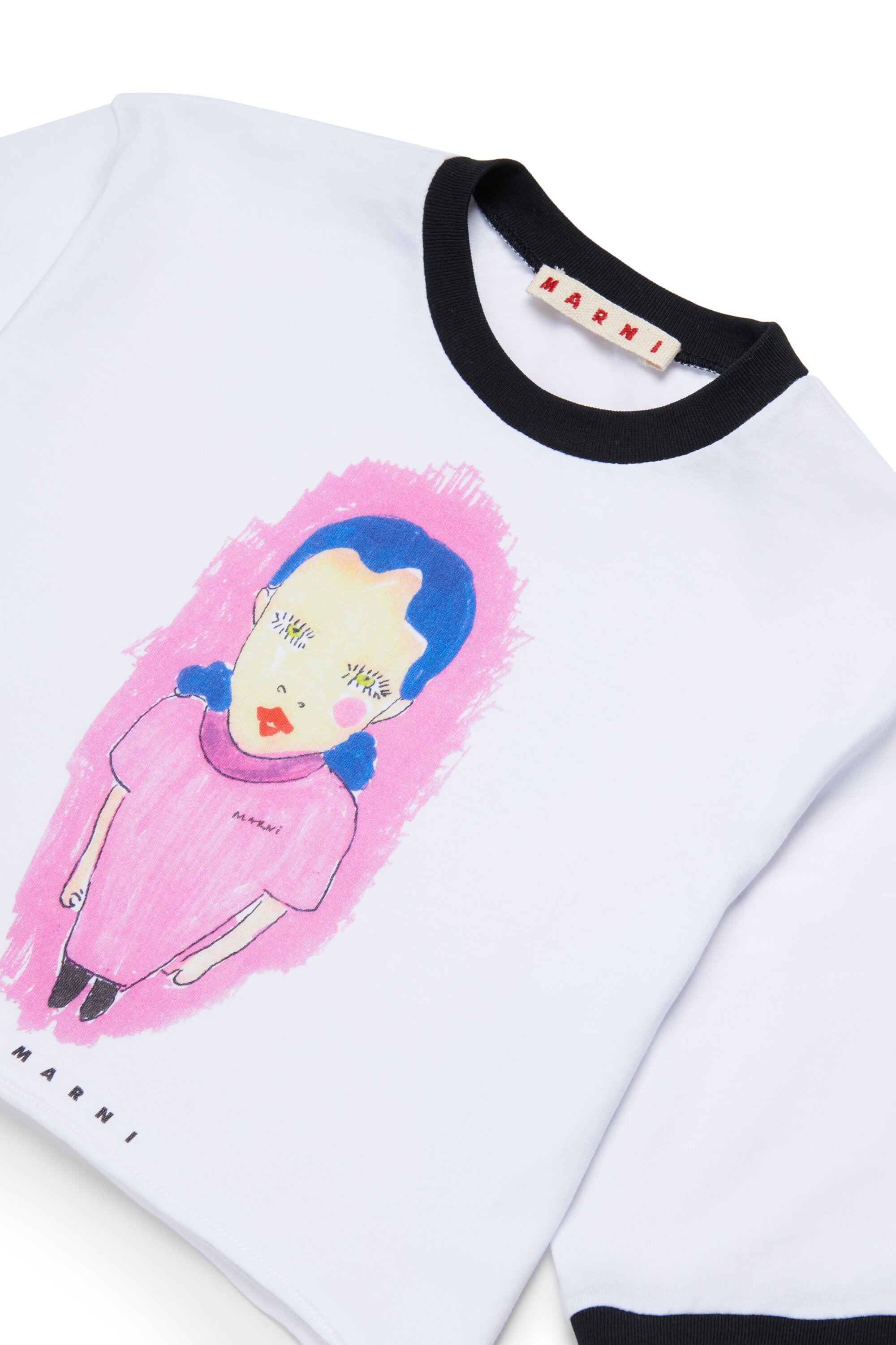 コントラストの効いたトリム付きグラフィックプリントTシャツ