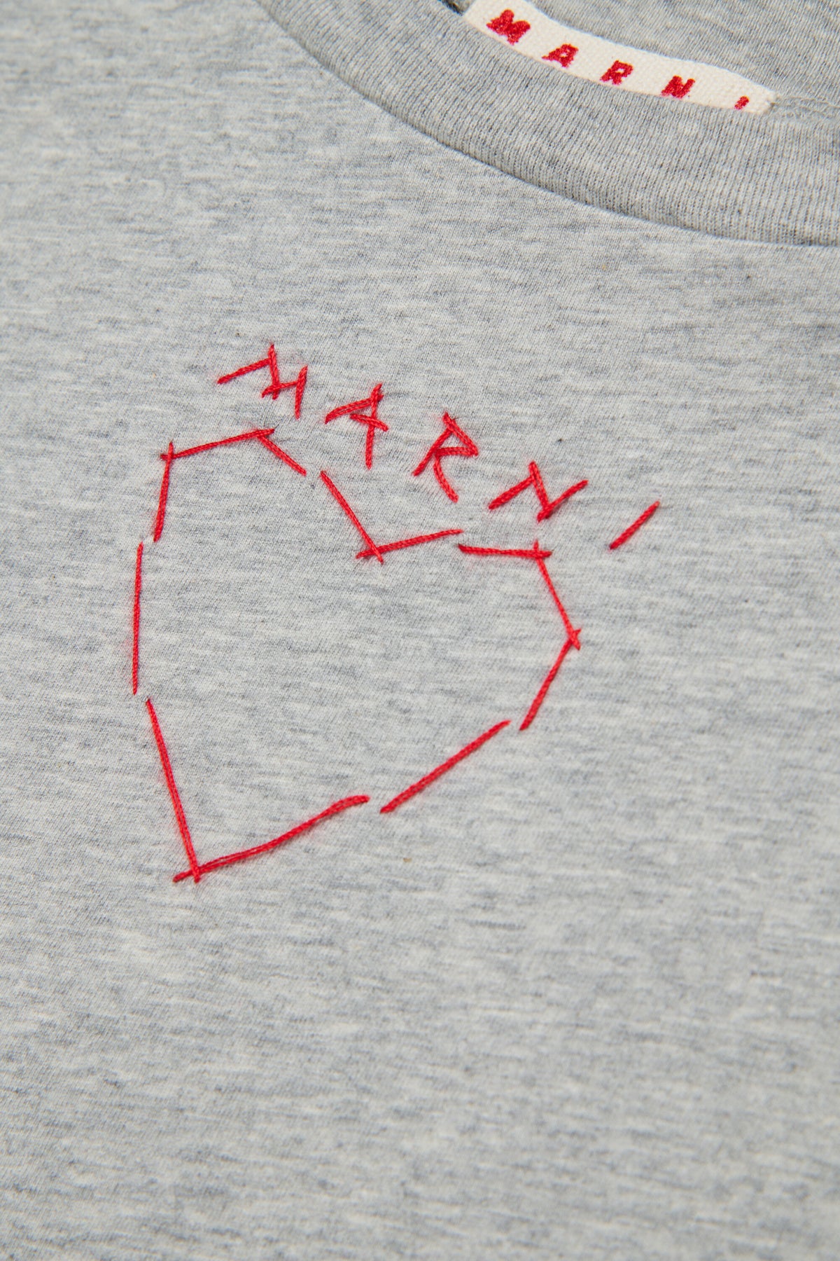 ハート刺繍入りフロントTシャツ