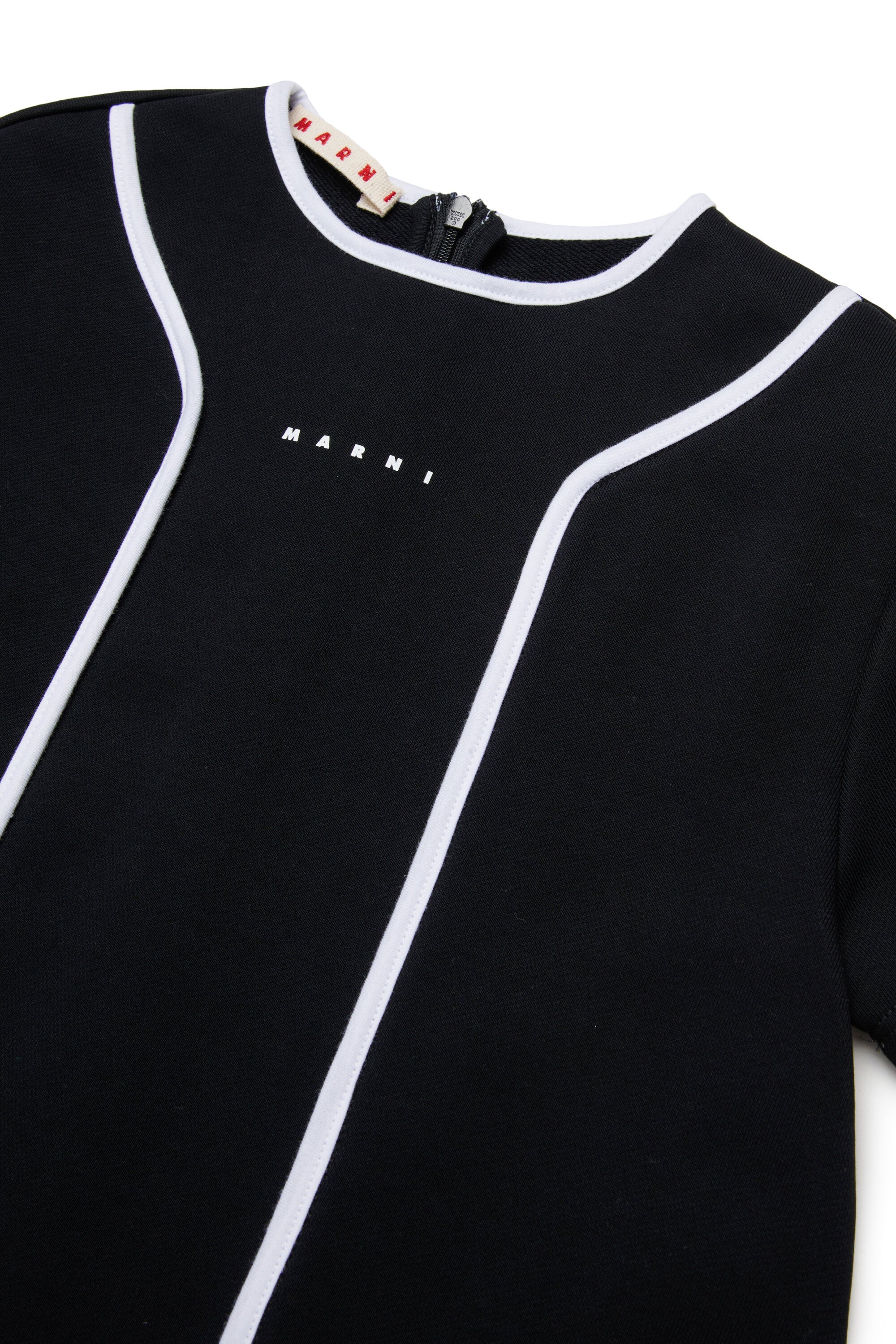 半袖のストレートラインドレス