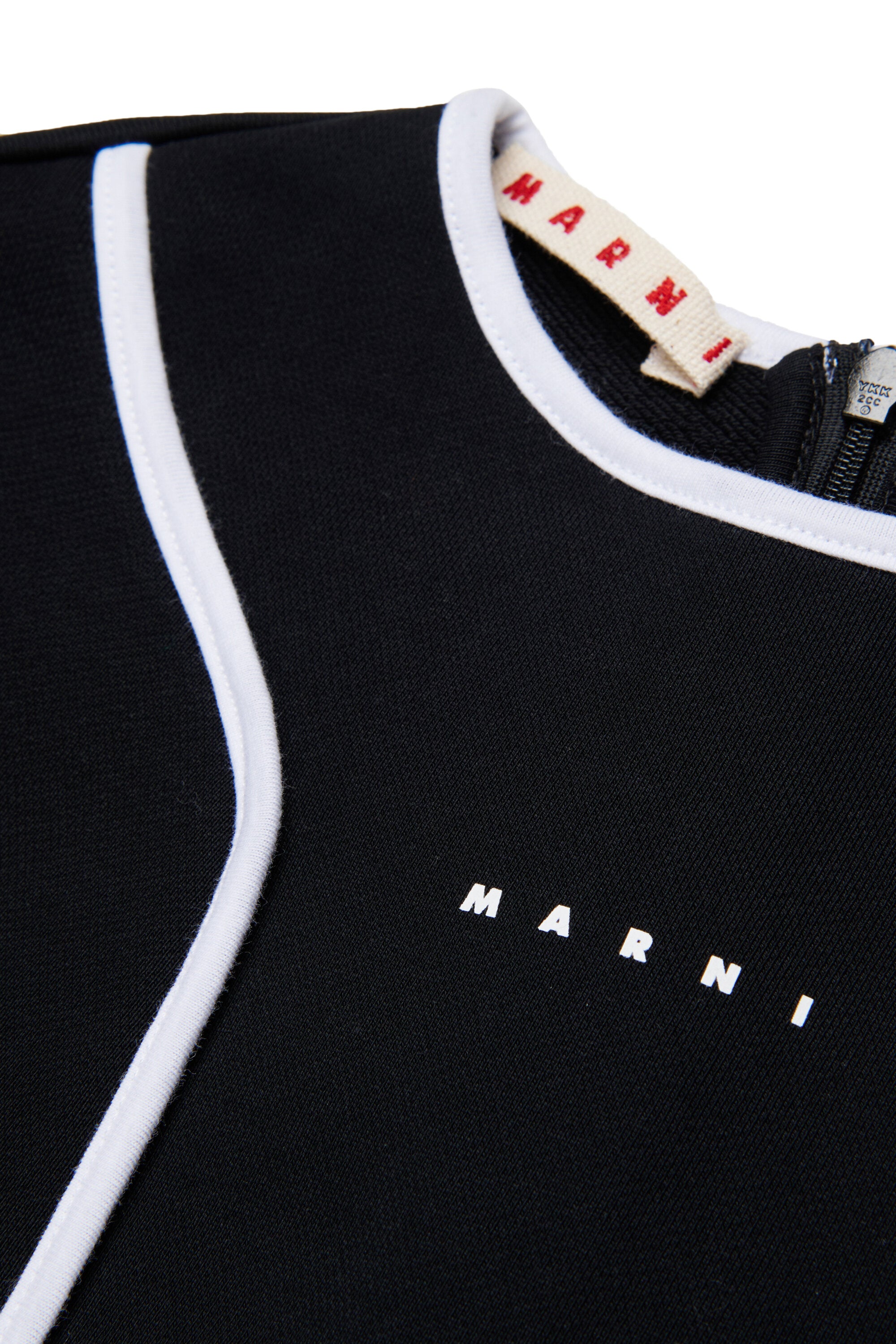 半袖のストレートラインドレス