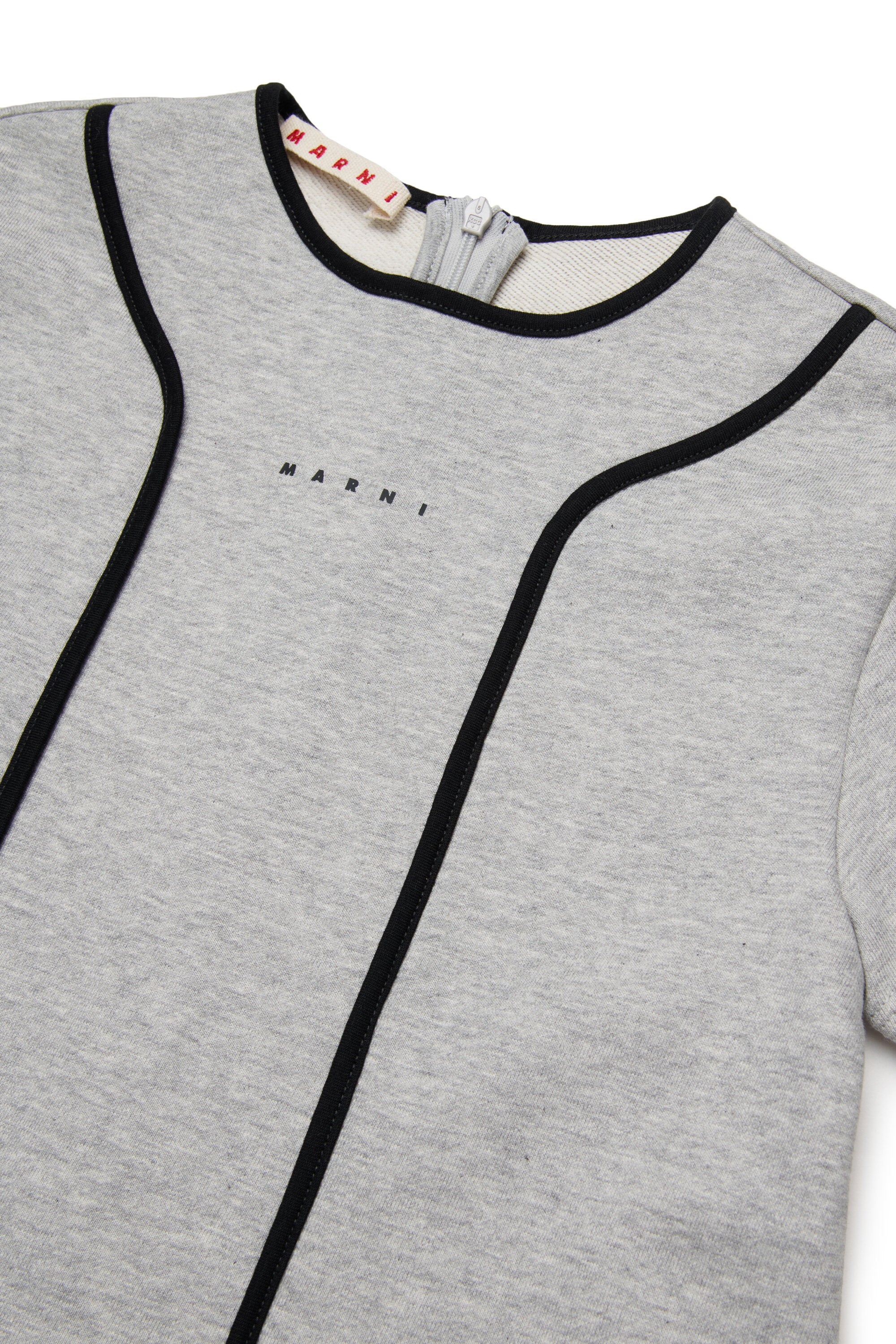 半袖のストレートラインドレス