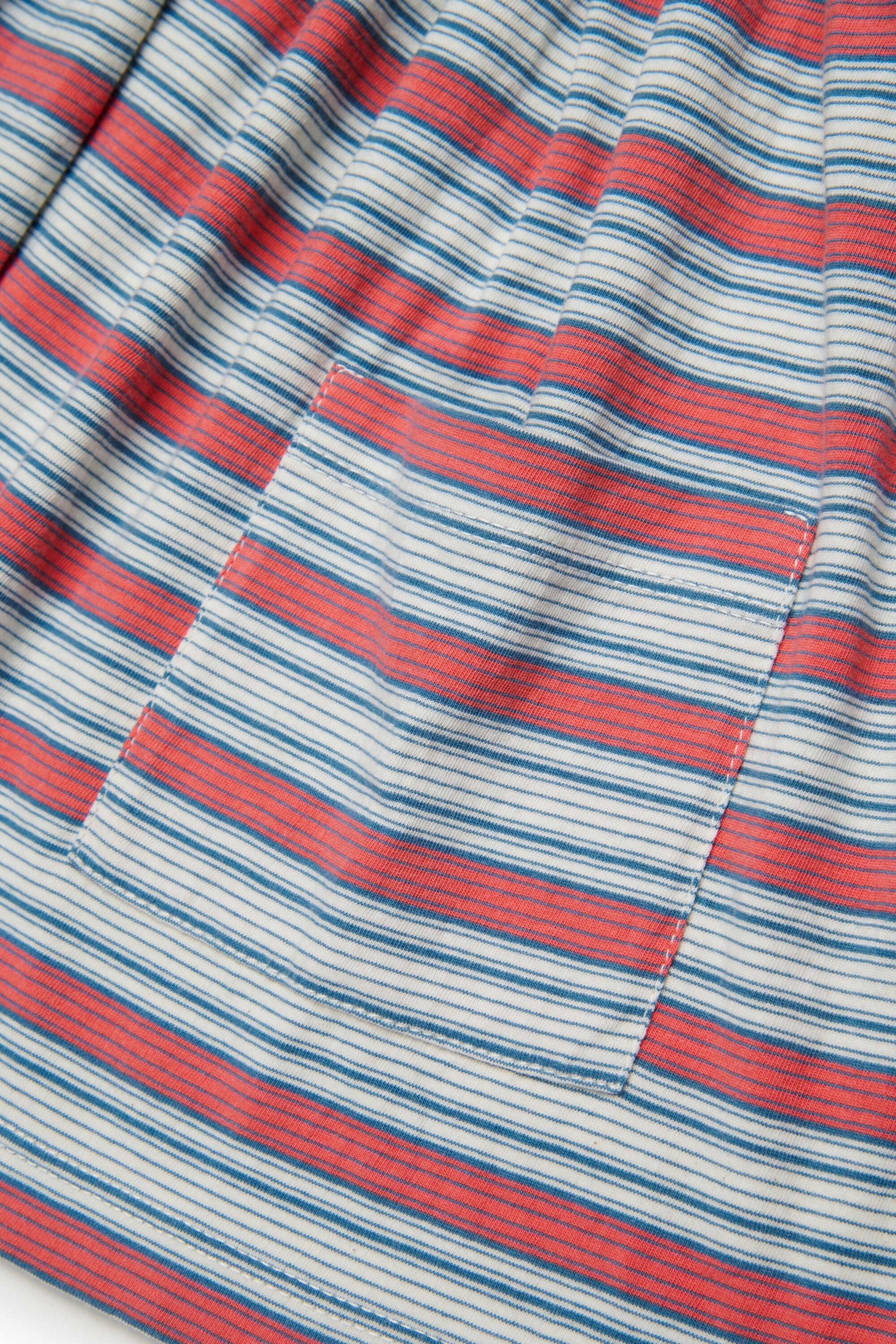 ロゴ入りノースリーブドレス