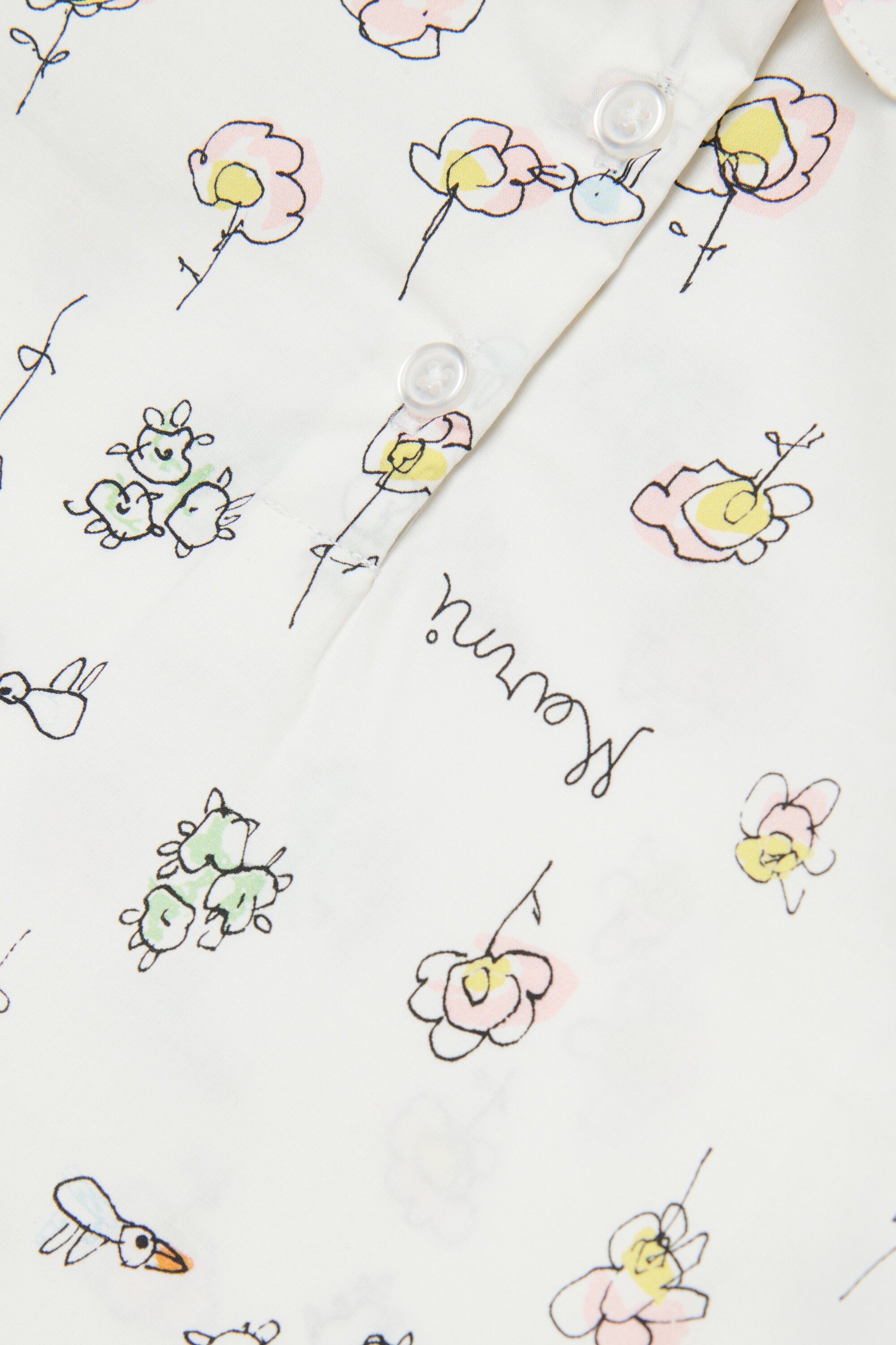 半袖の花柄シャツ