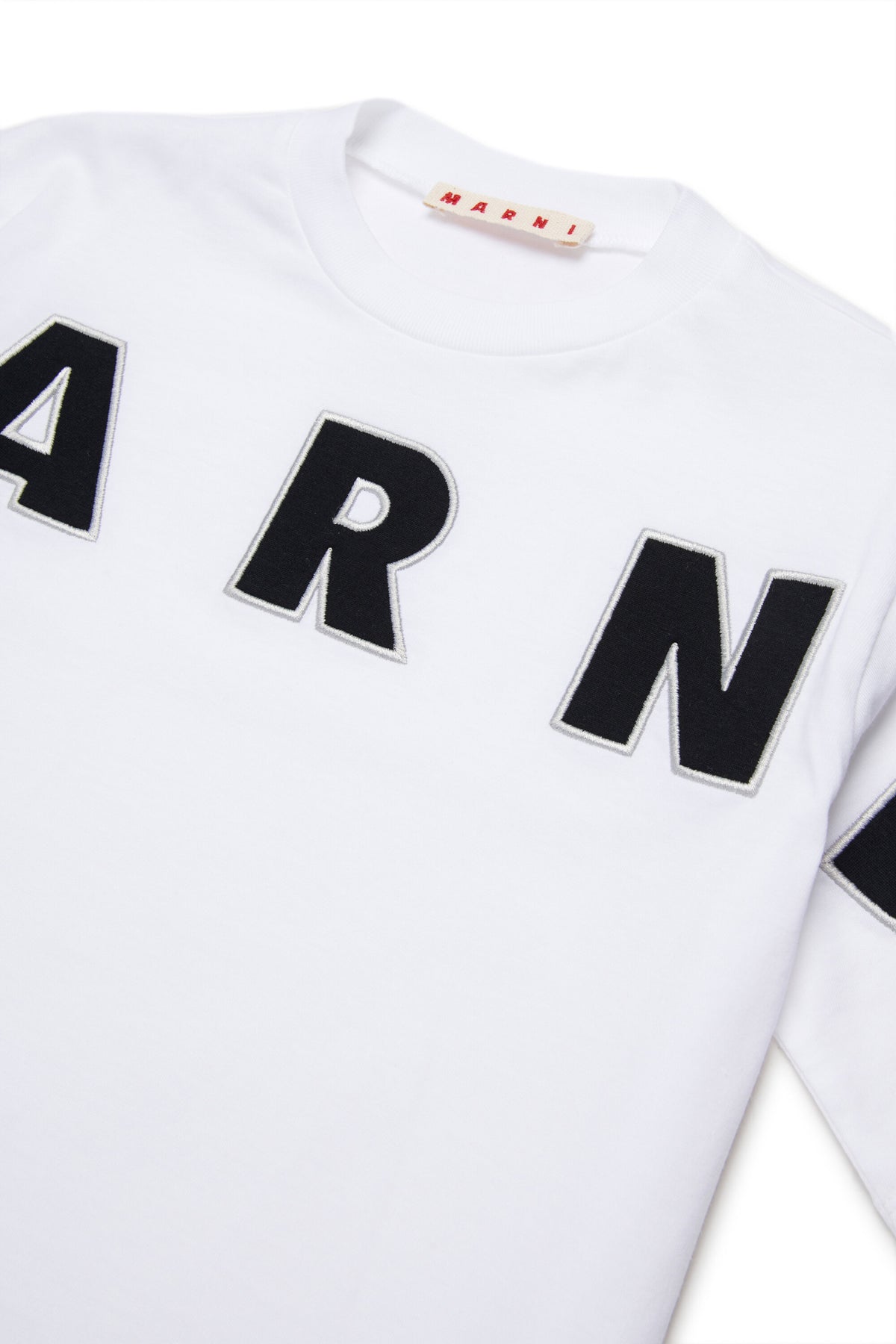 ロゴ入りTシャツ