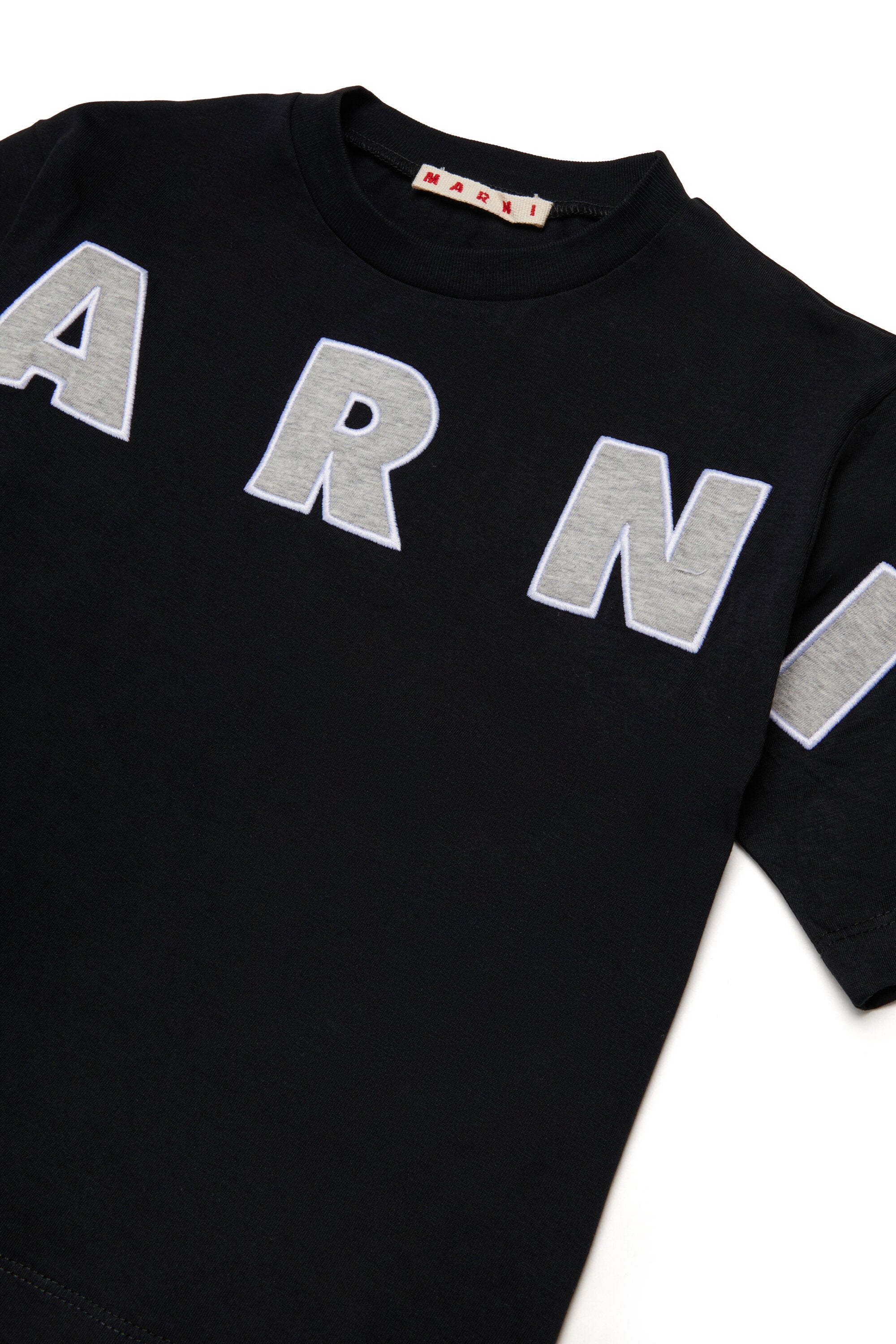 ロゴ入りTシャツ