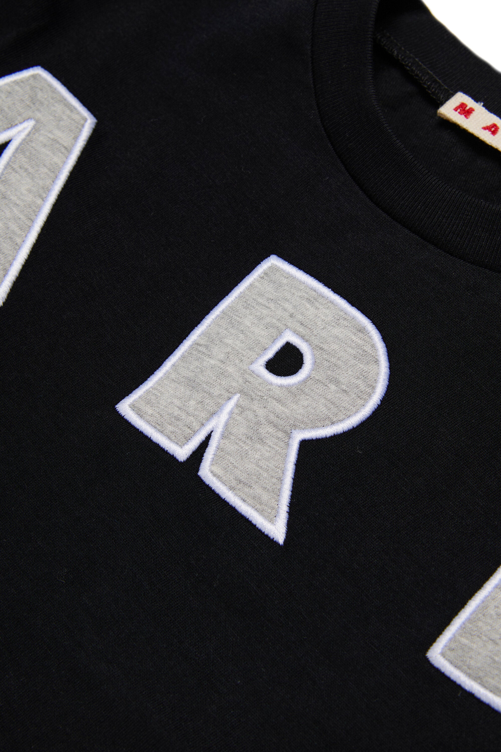 ロゴ入りTシャツ