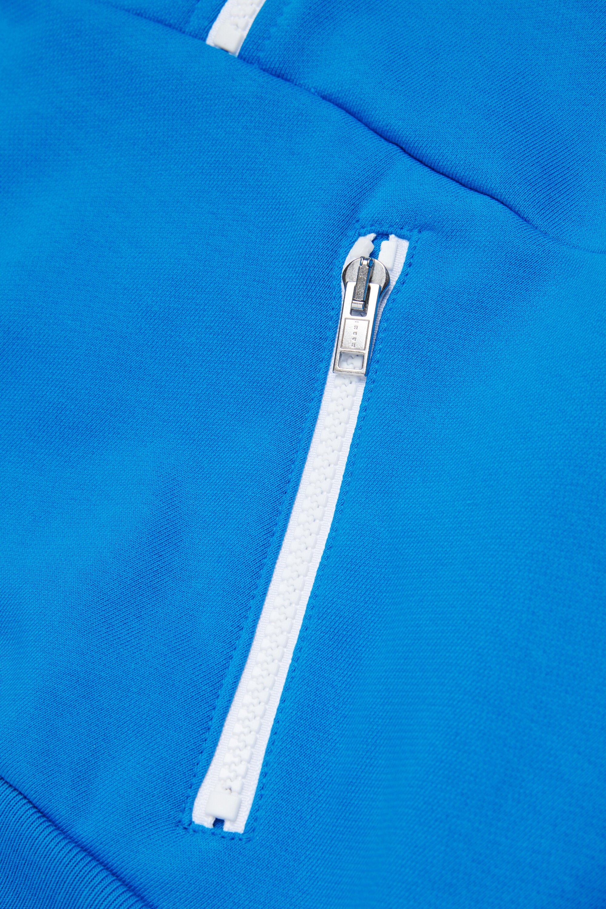 ロゴ入りフーディー